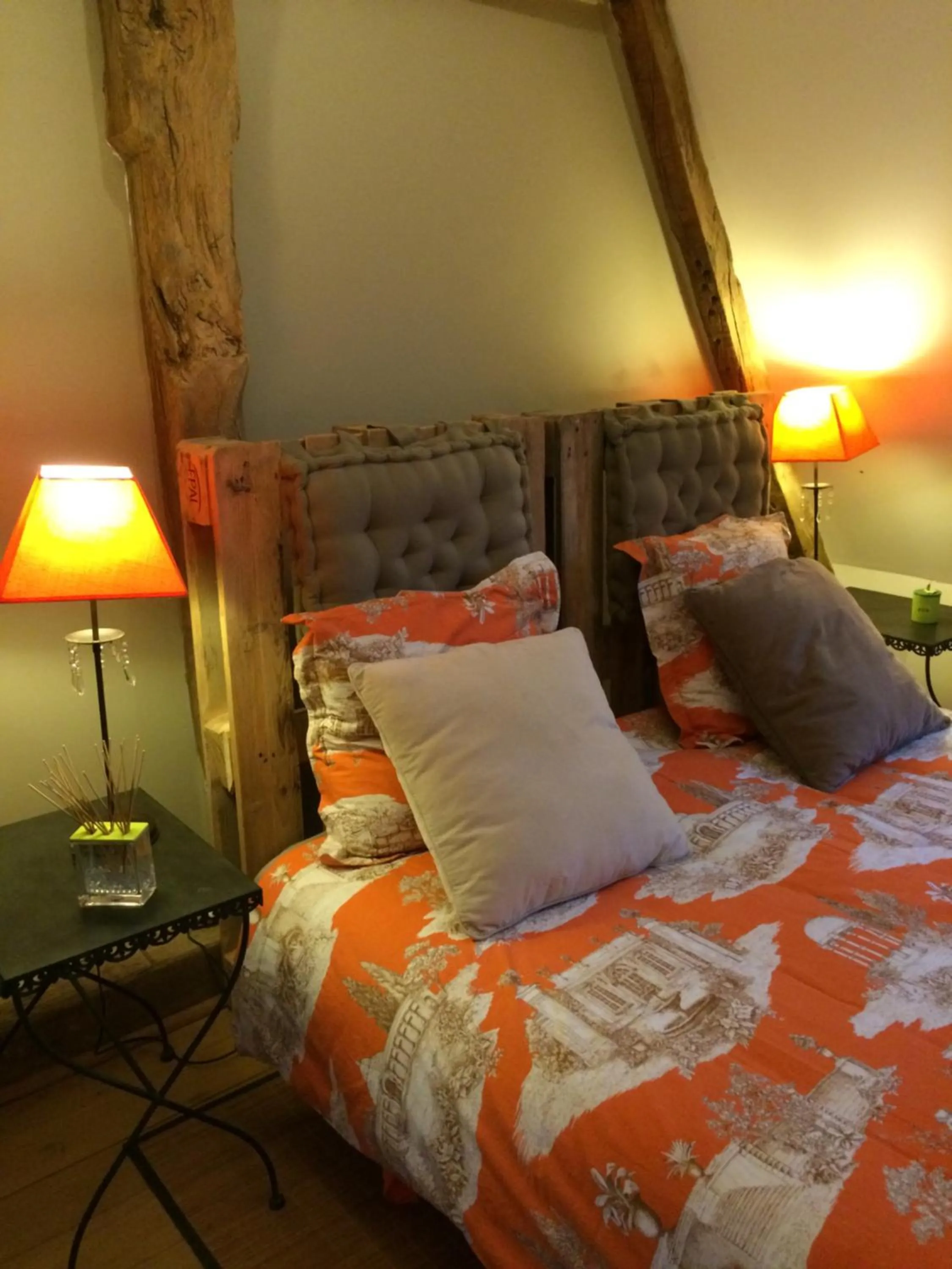 Photo of the whole room, Bed in La Moulinière, jolie longère du XVIIè 25, chemin de la Source