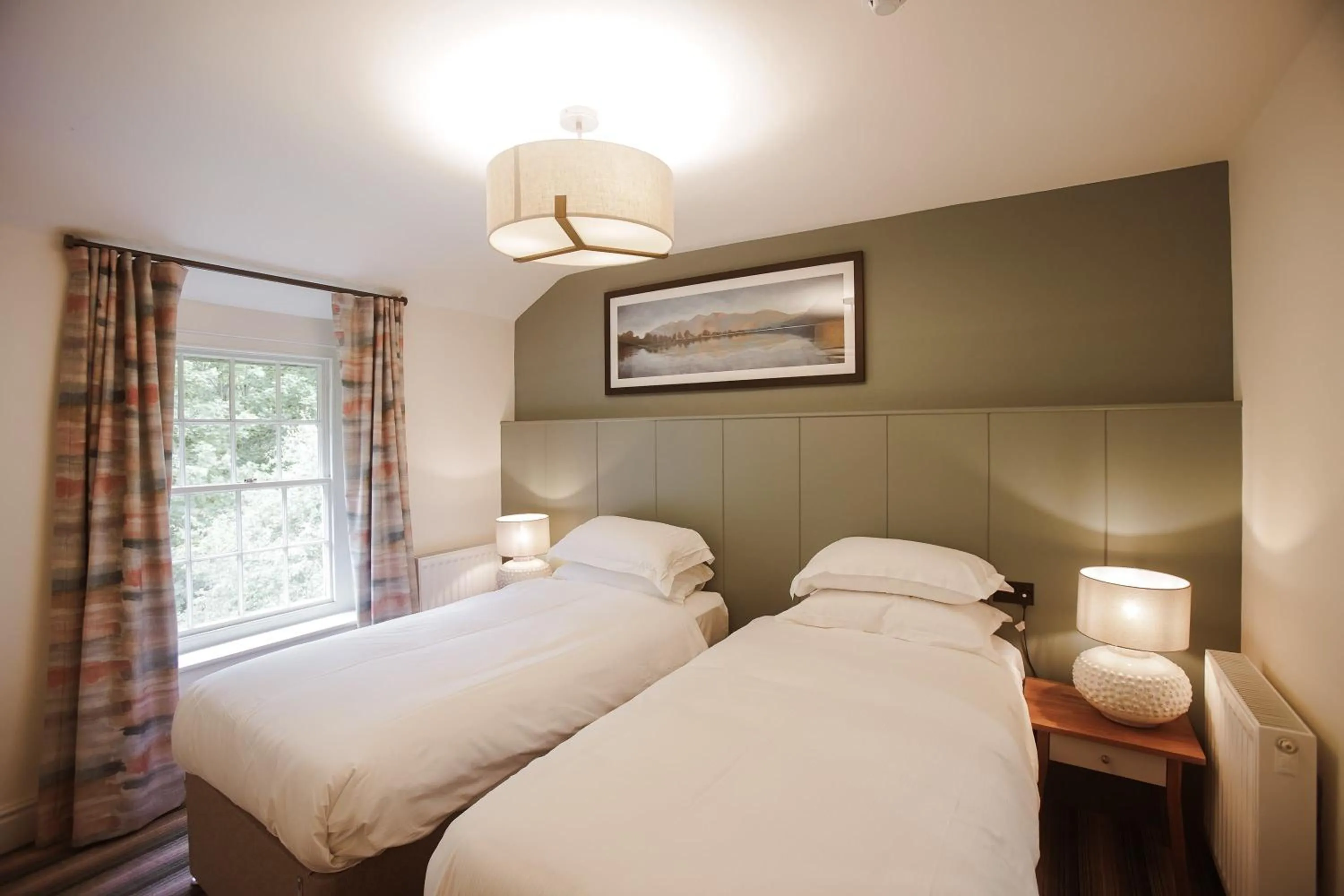 Bedroom, Bed in Royal Oak Hotel