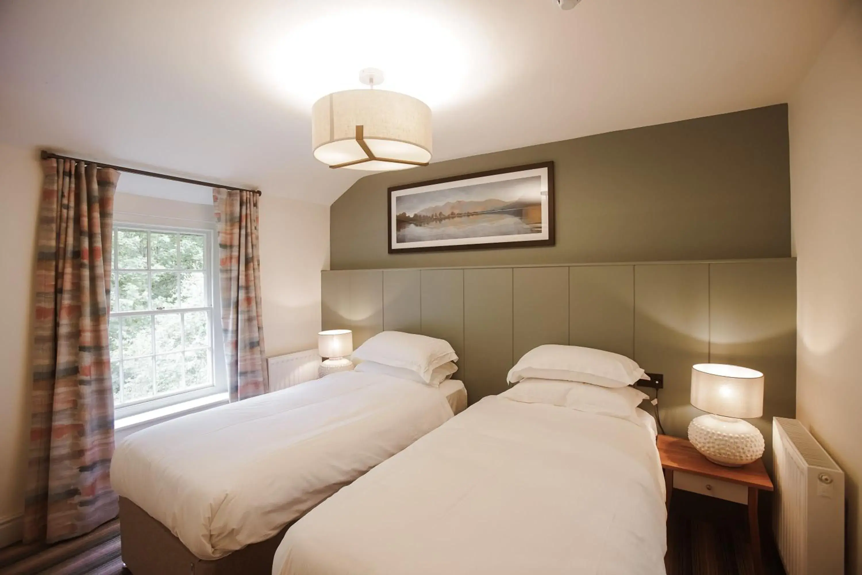 Bedroom, Bed in Royal Oak Hotel Bedroom, Bed in Royal Oak Hotel