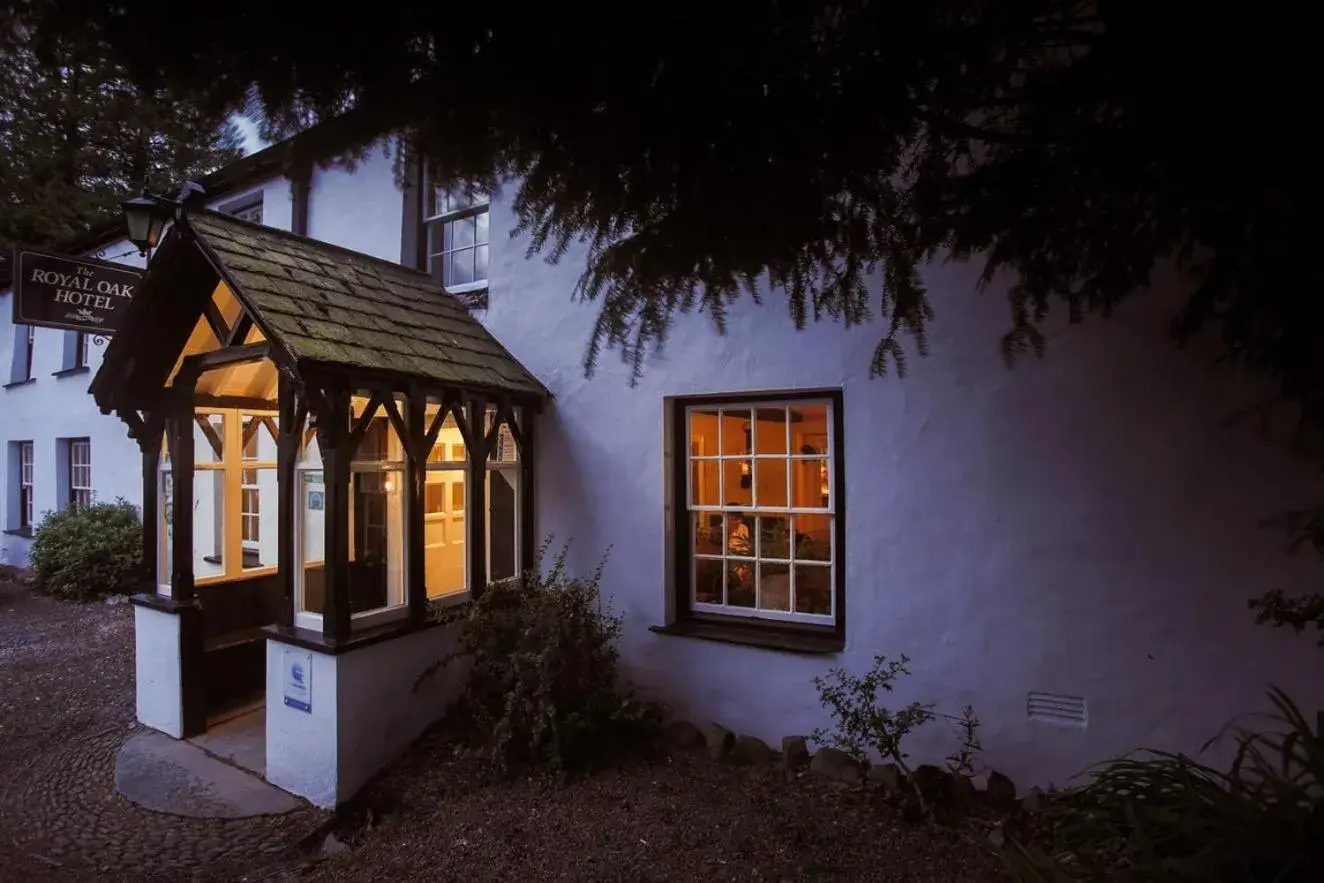 Facade/entrance in Royal Oak Hotel Facade/entrance in Royal Oak Hotel