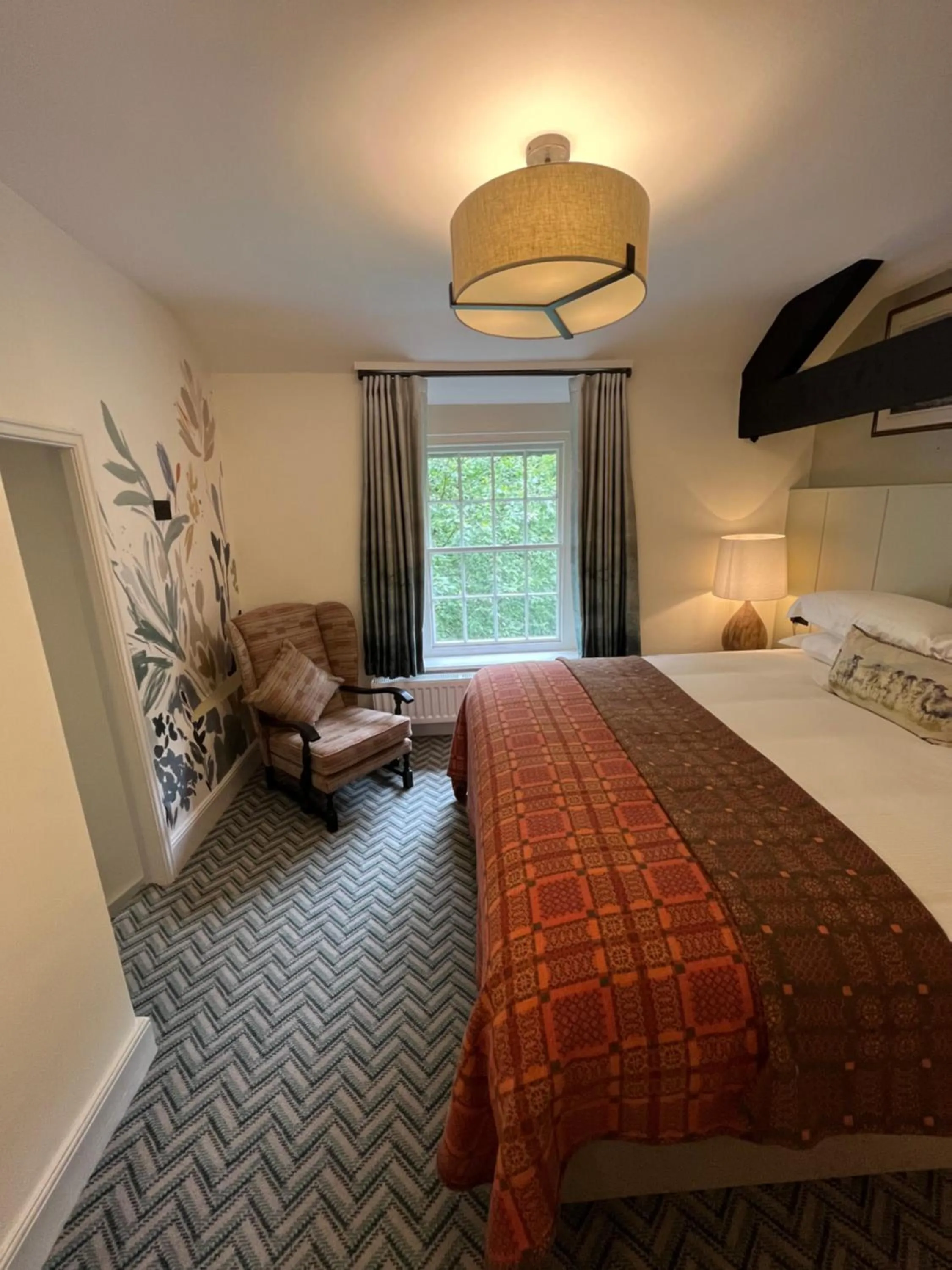 Bedroom, Bed in Royal Oak Hotel