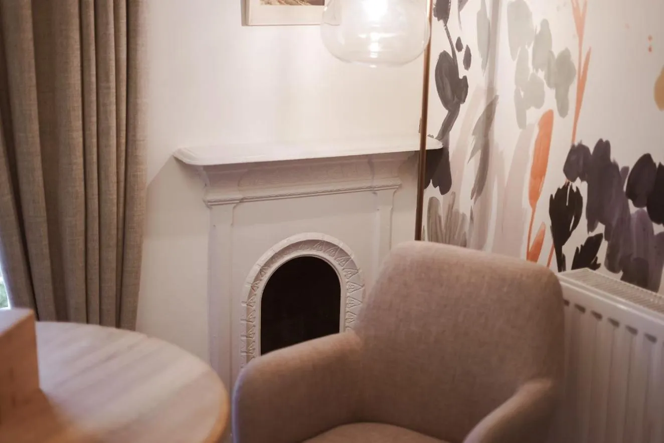 Bedroom in Royal Oak Hotel