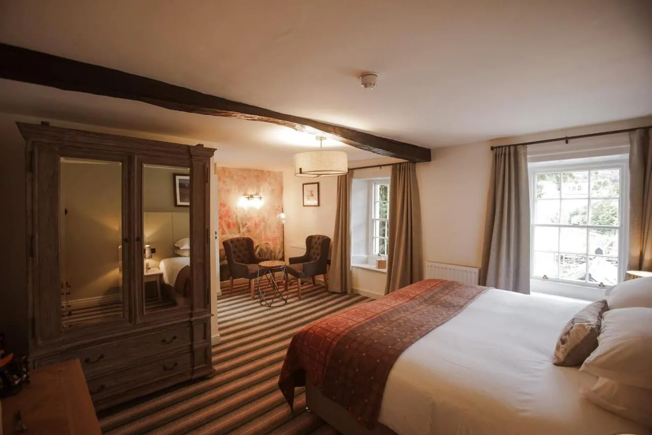 Deluxe Twin Room in Royal Oak Hotel