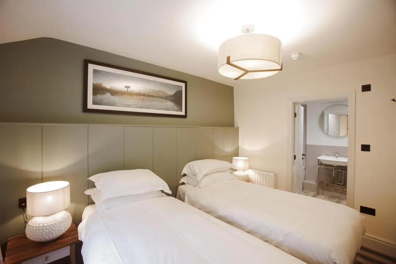 Bedroom, Bed in Royal Oak Hotel