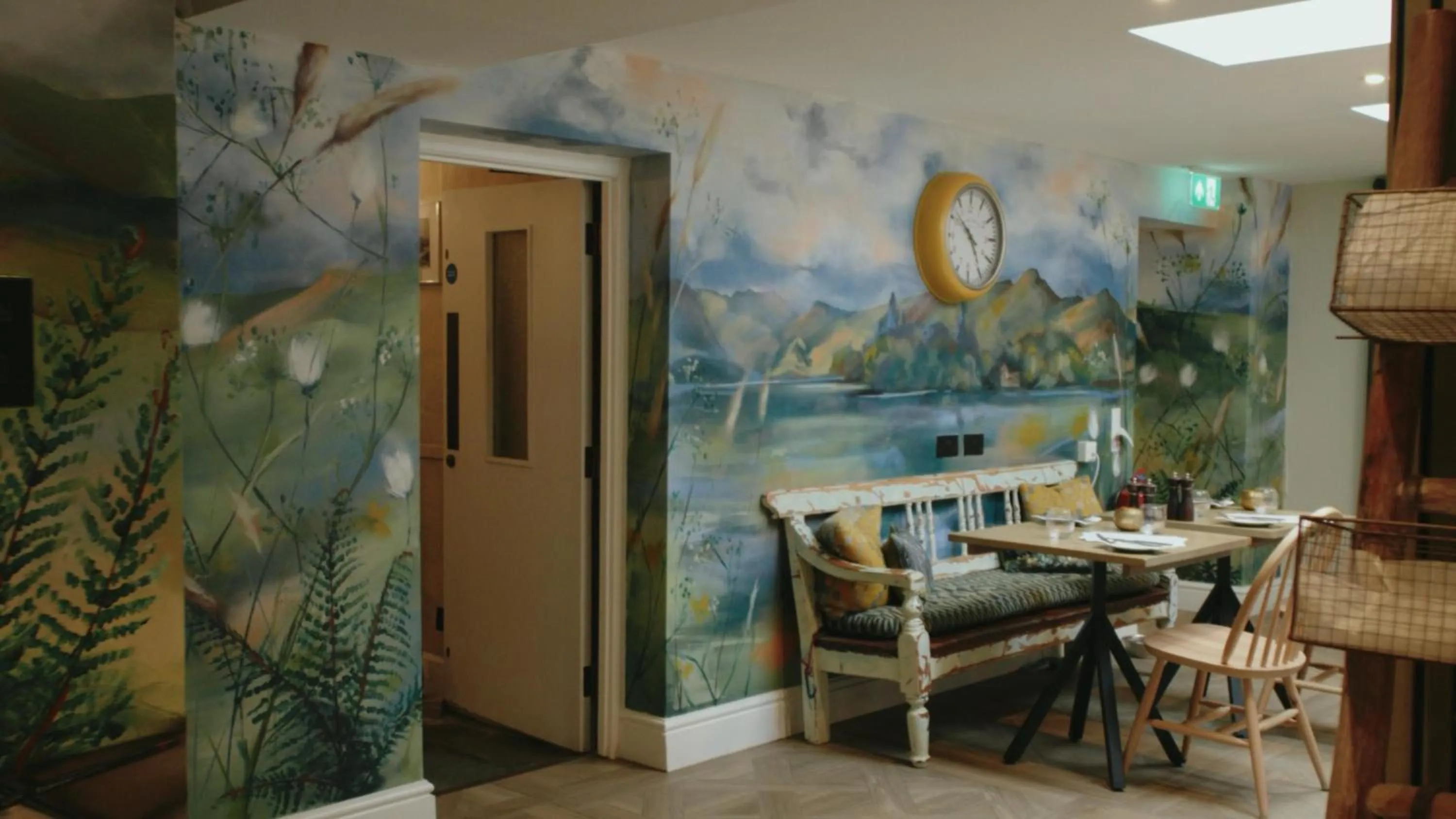 Restaurant/places to eat in Royal Oak Hotel