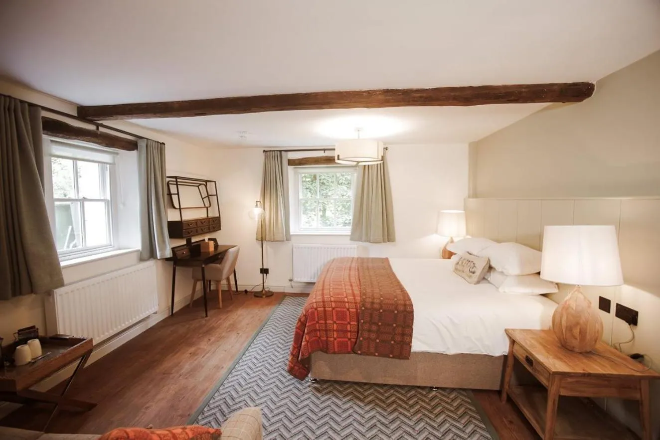 Bedroom, Bed in Royal Oak Hotel