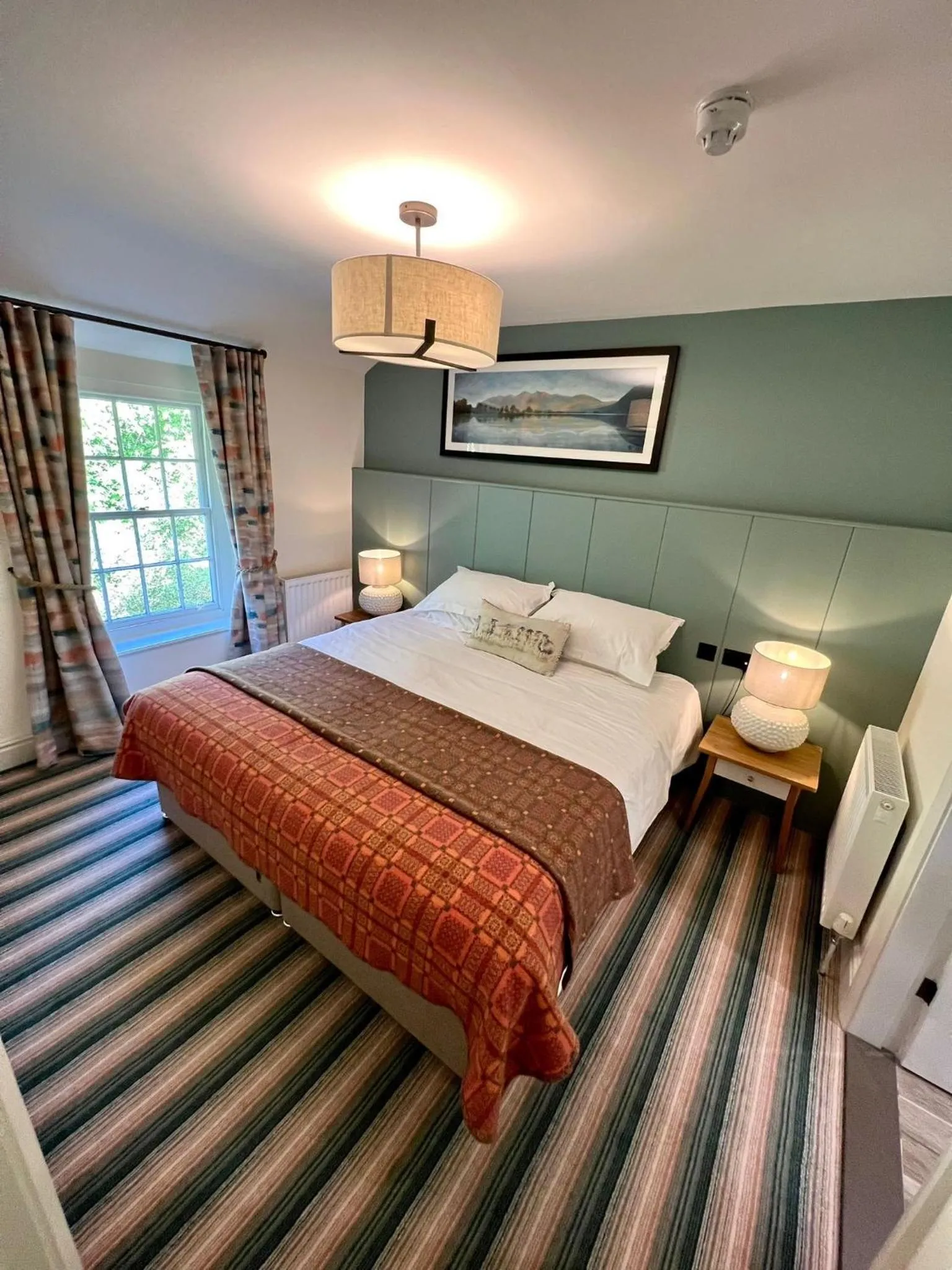 Bedroom, Bed in Royal Oak Hotel