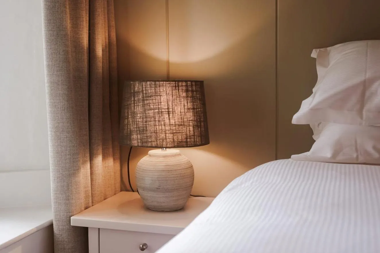 Decorative detail, Bed in Royal Oak Hotel