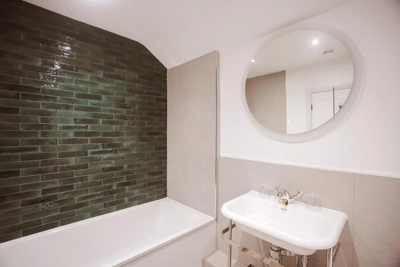 Bathroom in Royal Oak Hotel