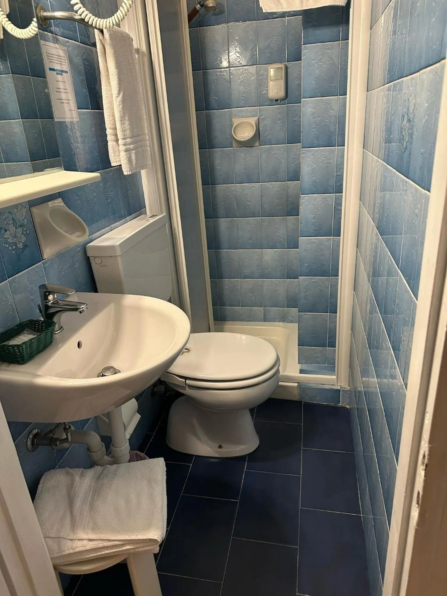 Shower in Hotel Svizzera