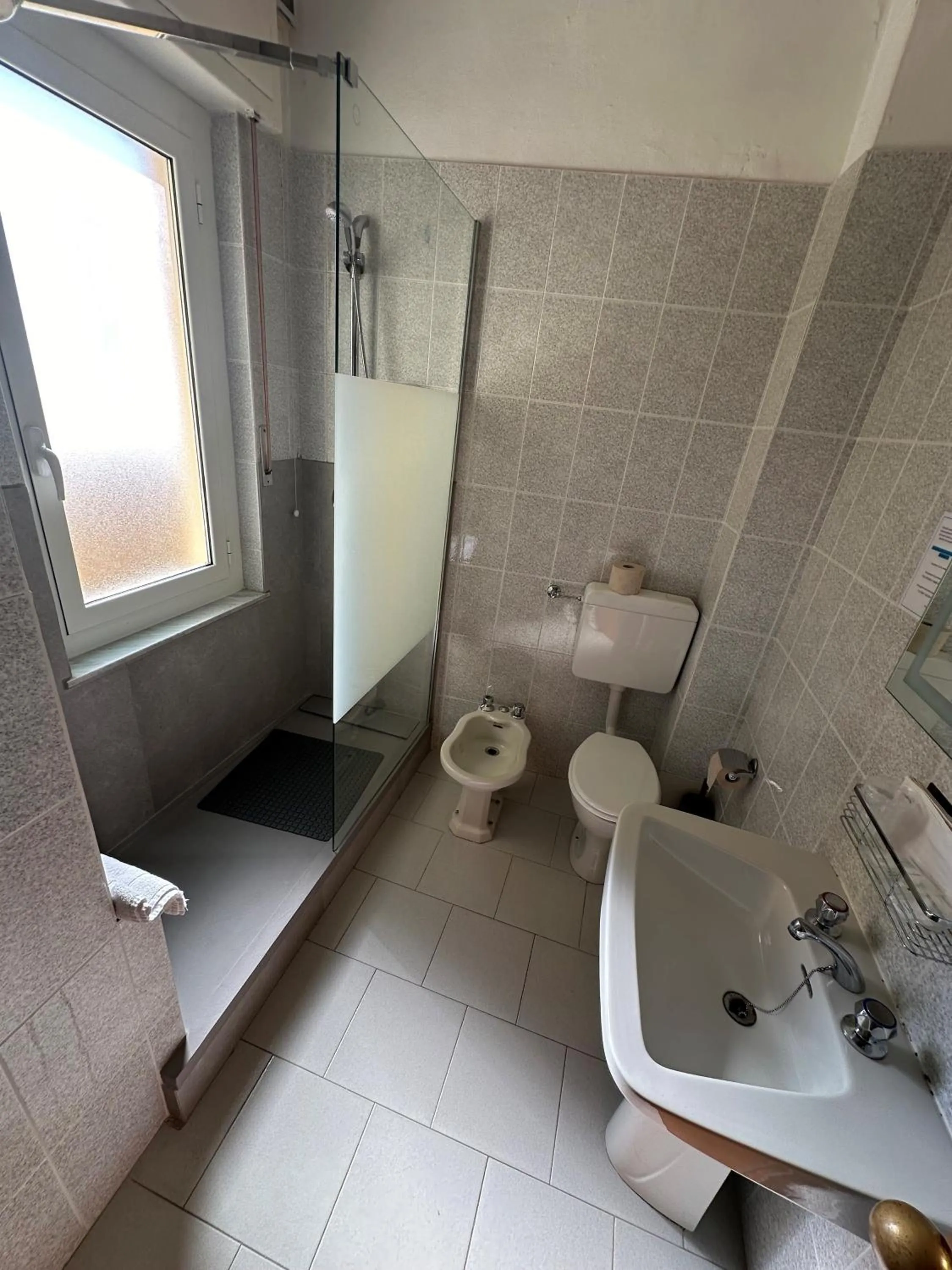 Shower in Hotel Svizzera