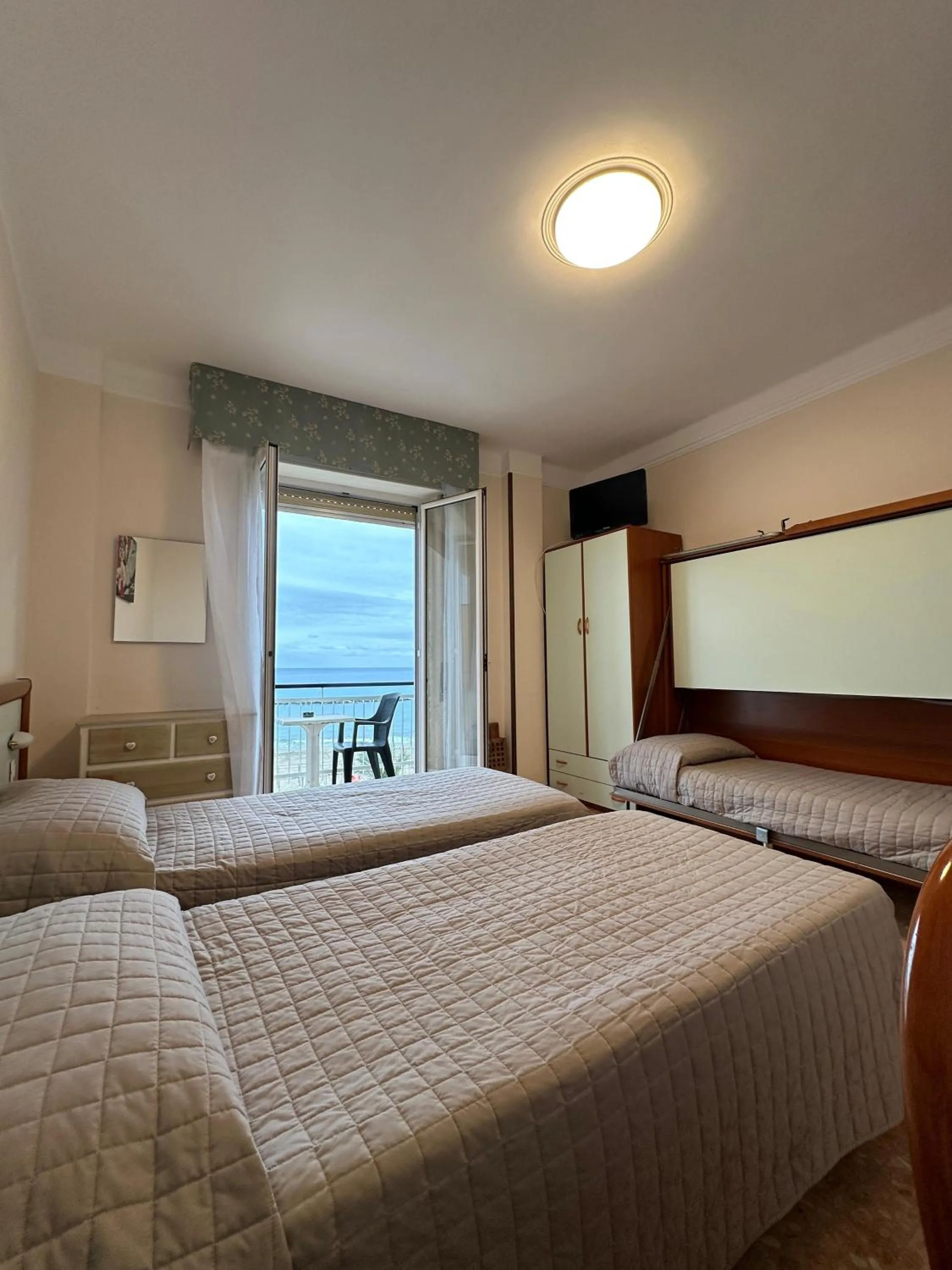 Photo of the whole room, Bed in Hotel Svizzera