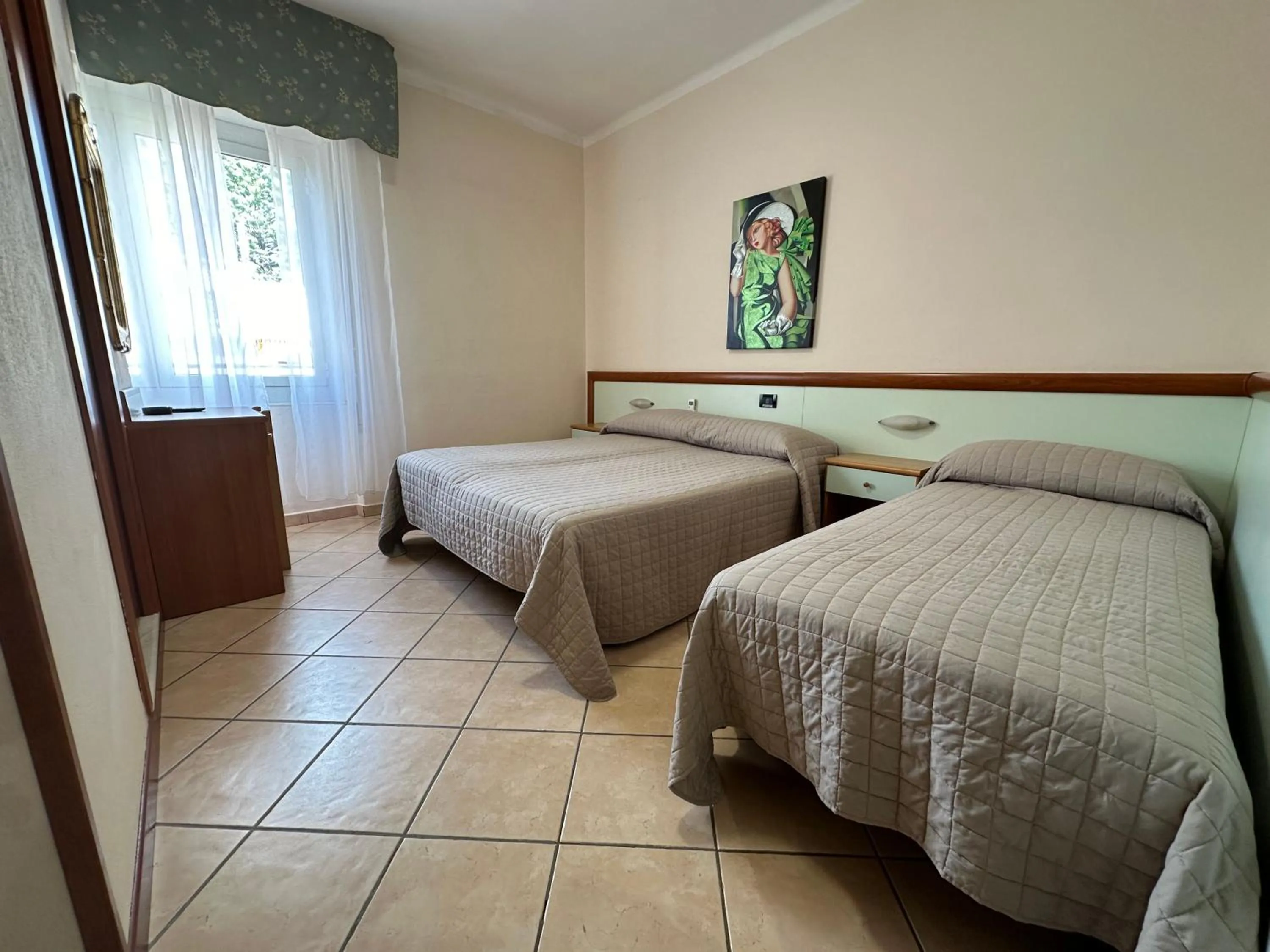 Photo of the whole room, Bed in Hotel Svizzera