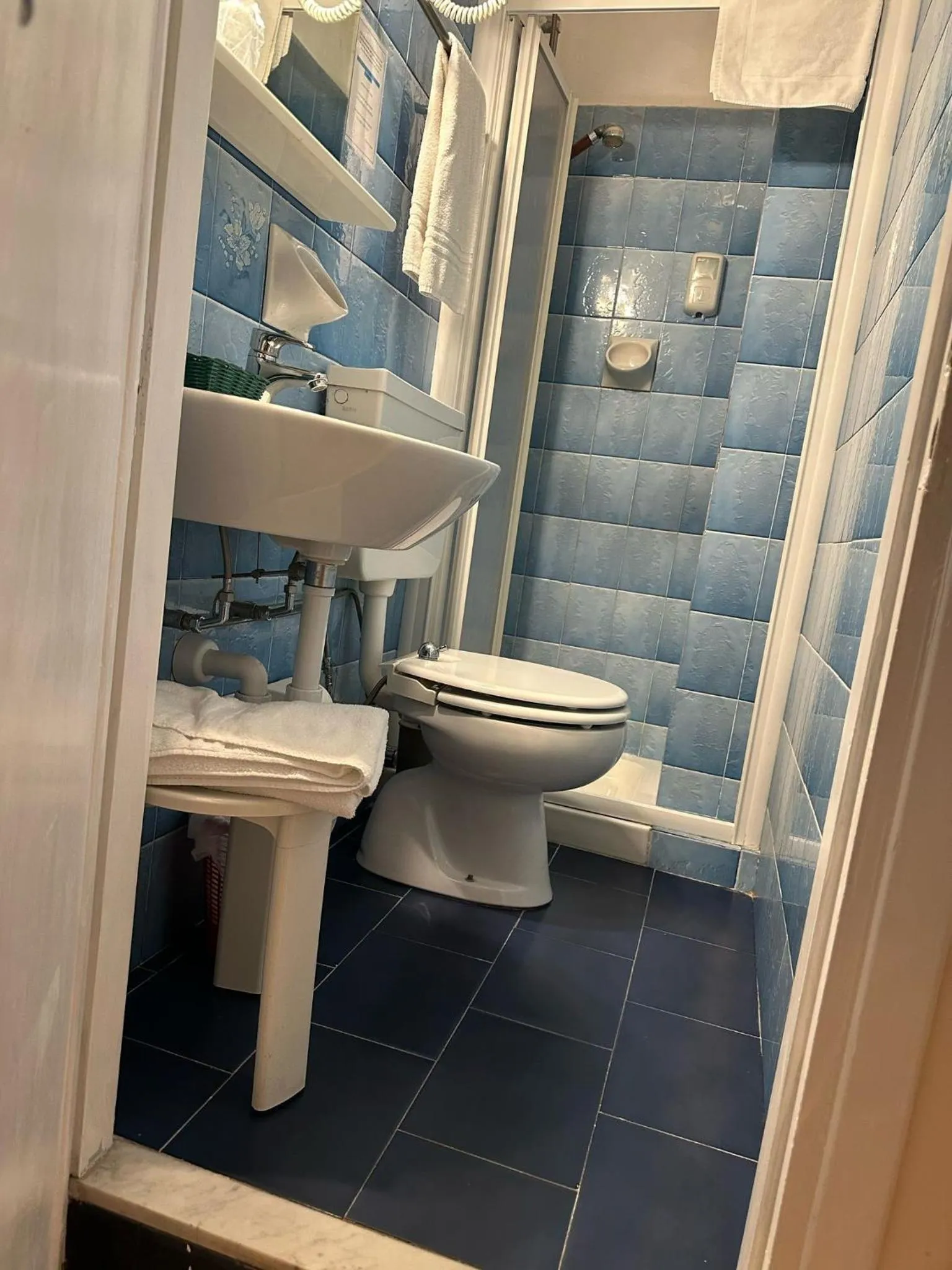 Shower in Hotel Svizzera