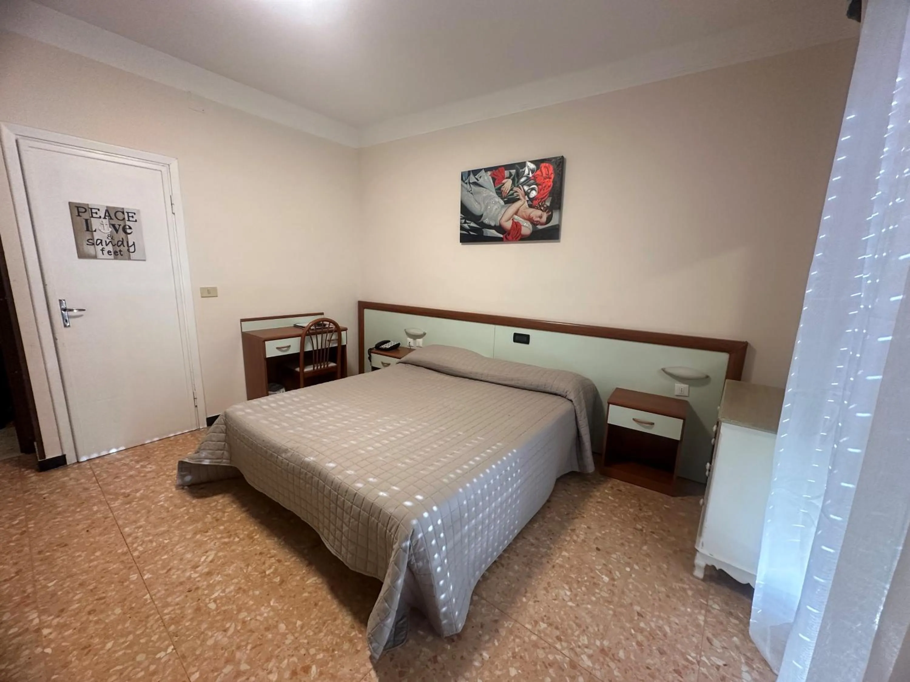 Photo of the whole room, Bed in Hotel Svizzera