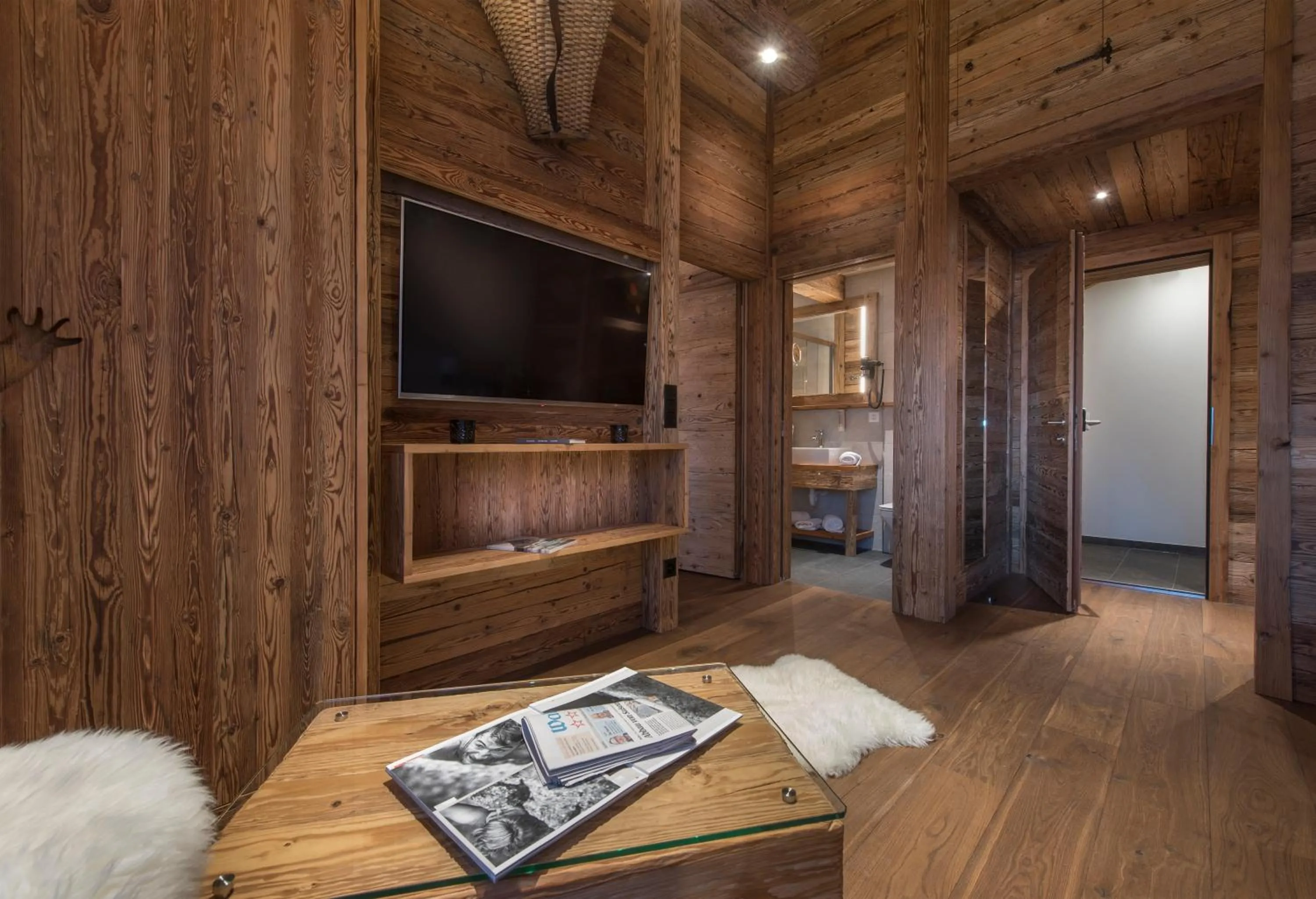 Living room, Bed in Silvana Mountain Hotel