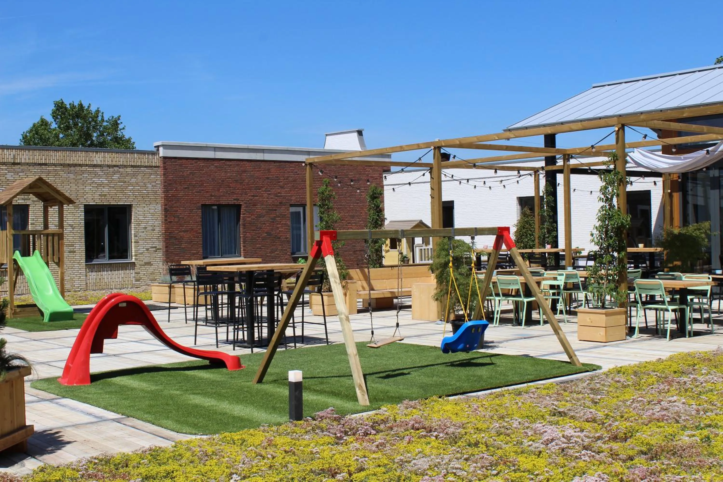 Children play ground in GuestHouse Hotel Kaatsheuvel-Waalwijk