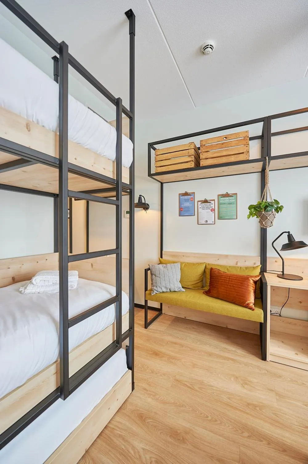 bunk bed, Bed in GuestHouse Hotel Kaatsheuvel-Waalwijk