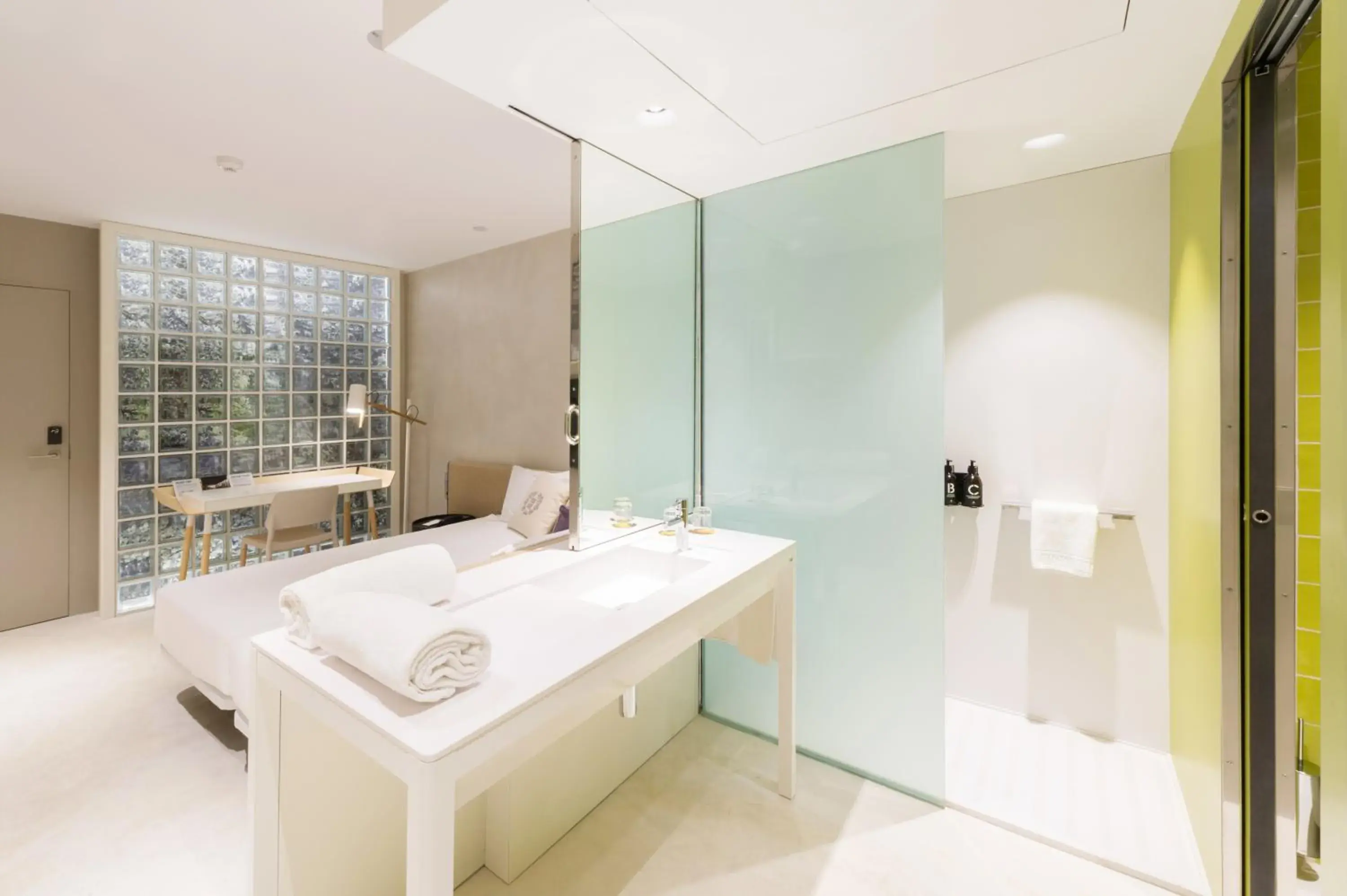 Bathroom, Bed in Hotel Rec Barcelona - Adults Only Bathroom, Bed in Hotel Rec Barcelona - Adults Only