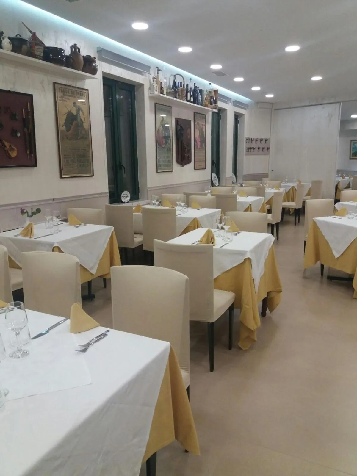 Restaurant/places to eat in Hotel Malaga