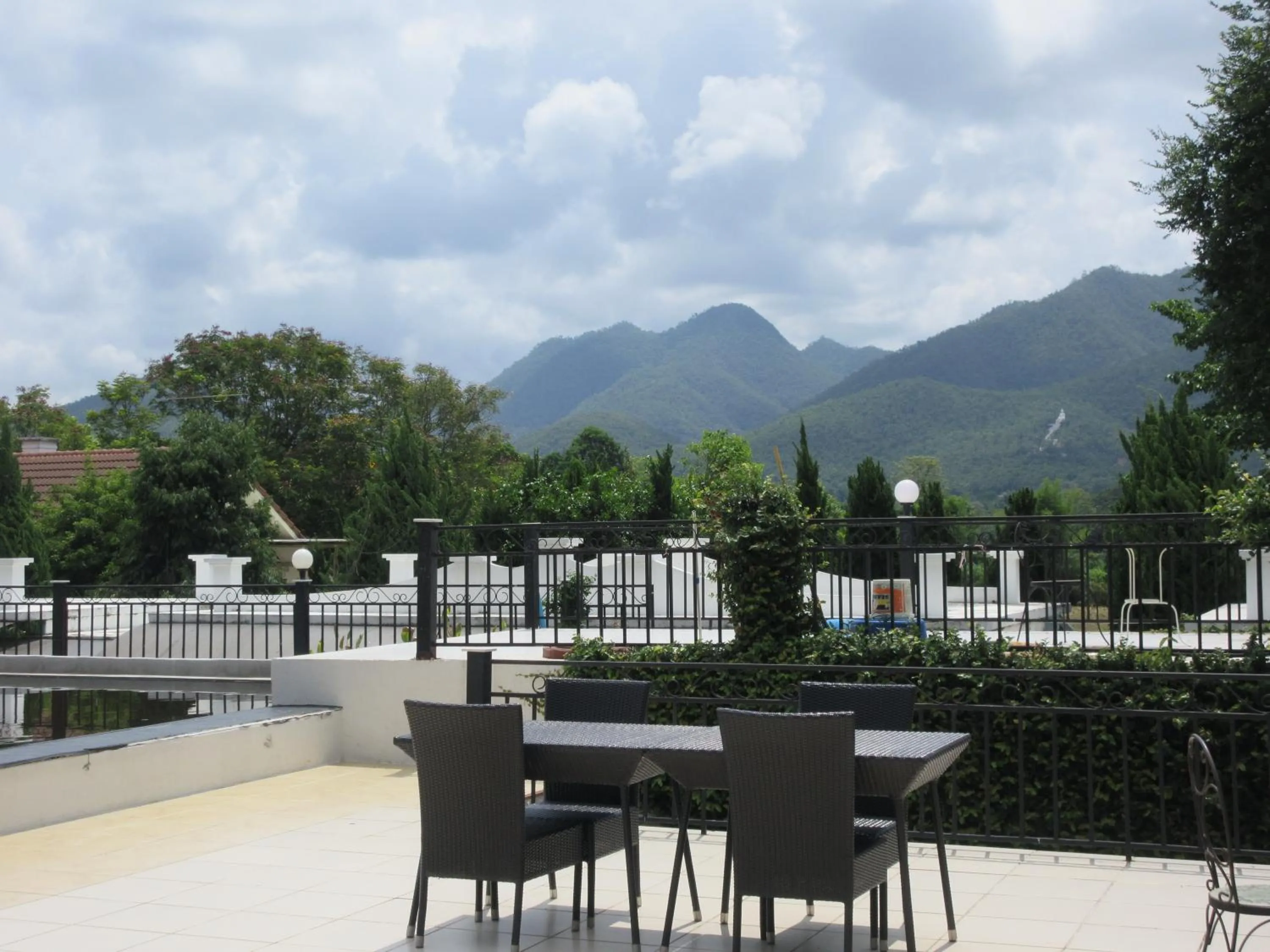 Spring in Baan Kung Kang De Pai