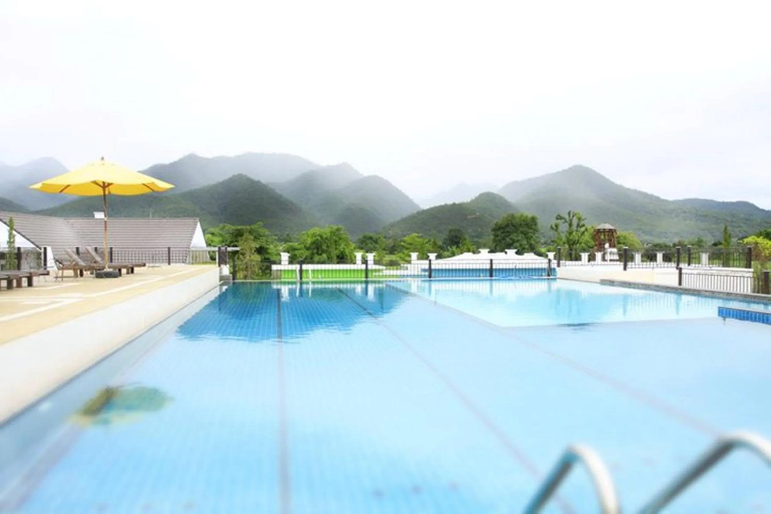 Swimming pool in Baan Kung Kang De Pai
