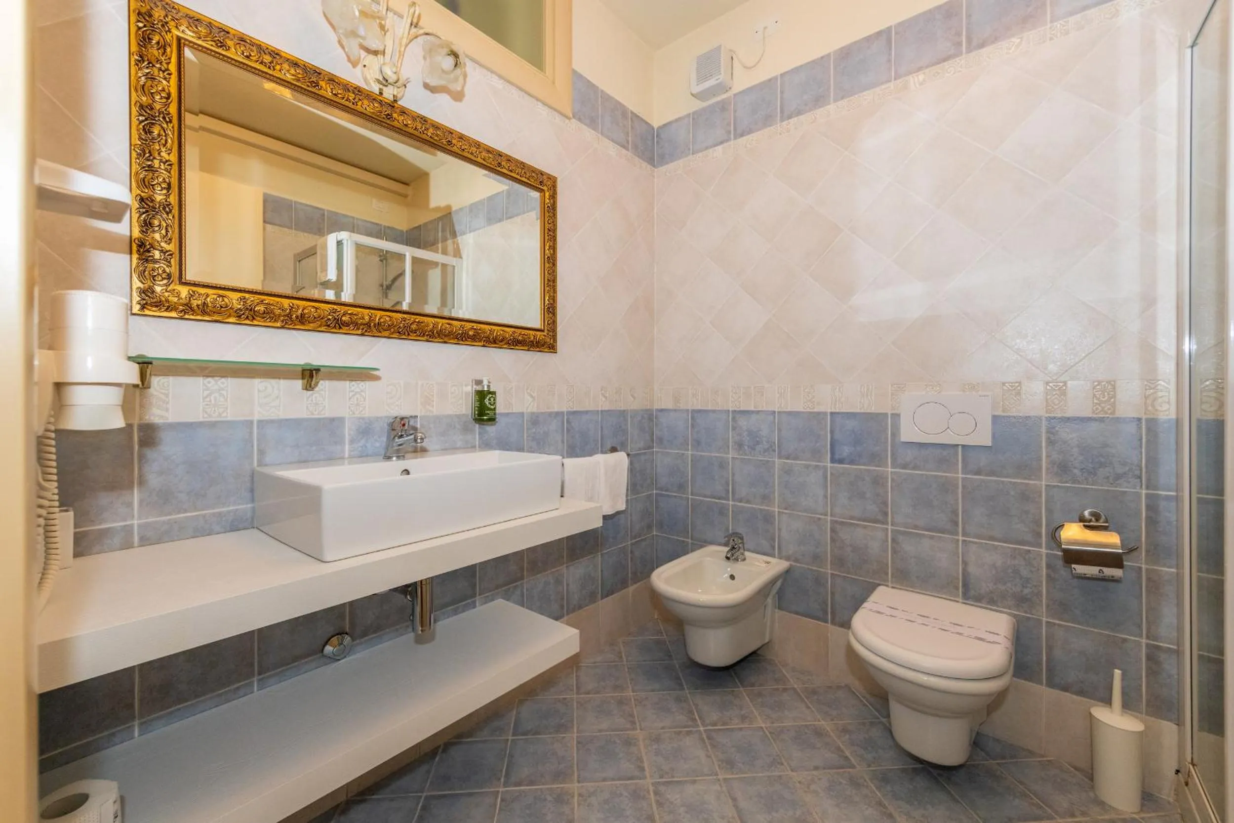 Toilet in Bertoletta Village Apartments