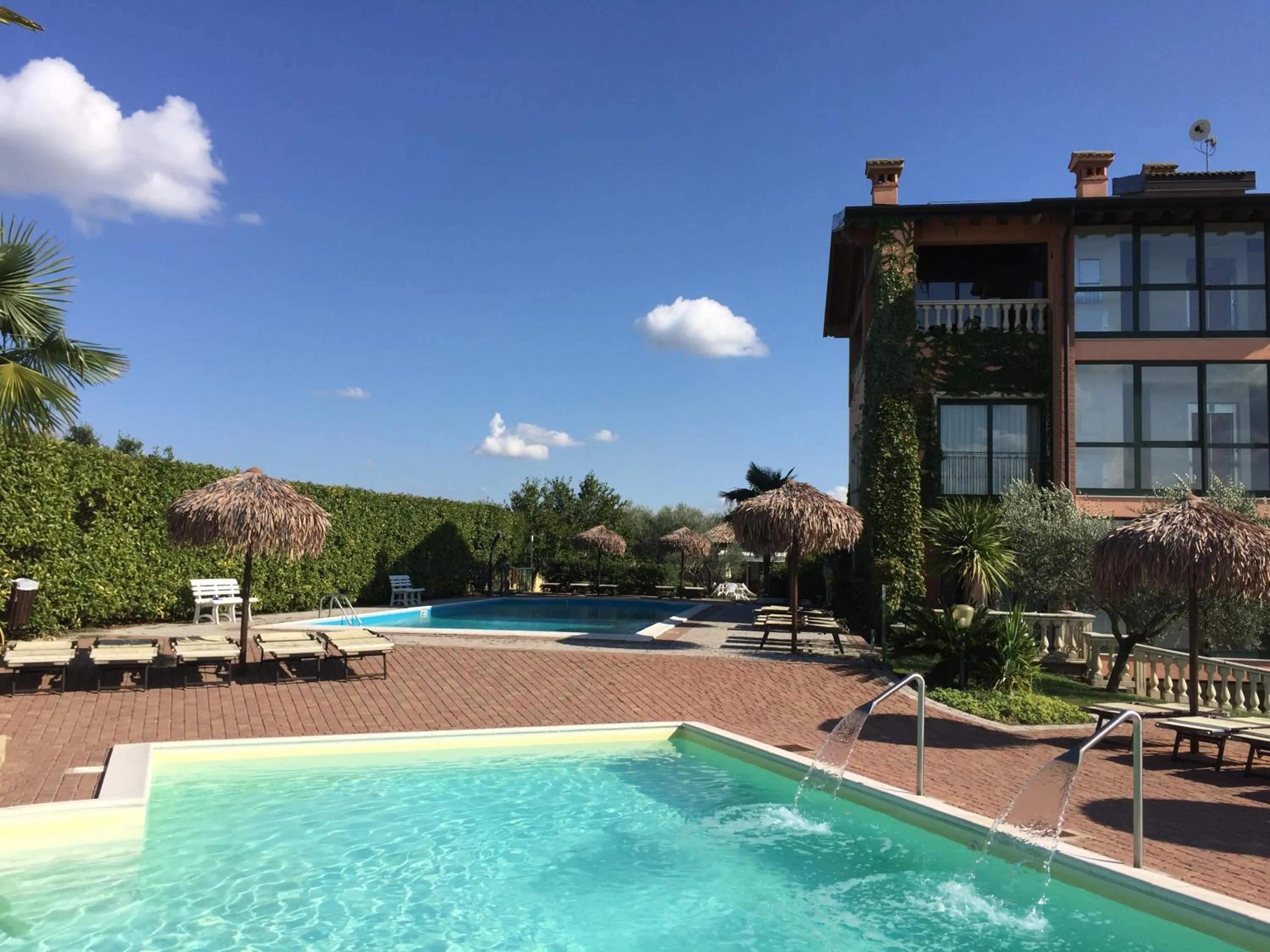 Swimming pool in Bertoletta Village Apartments