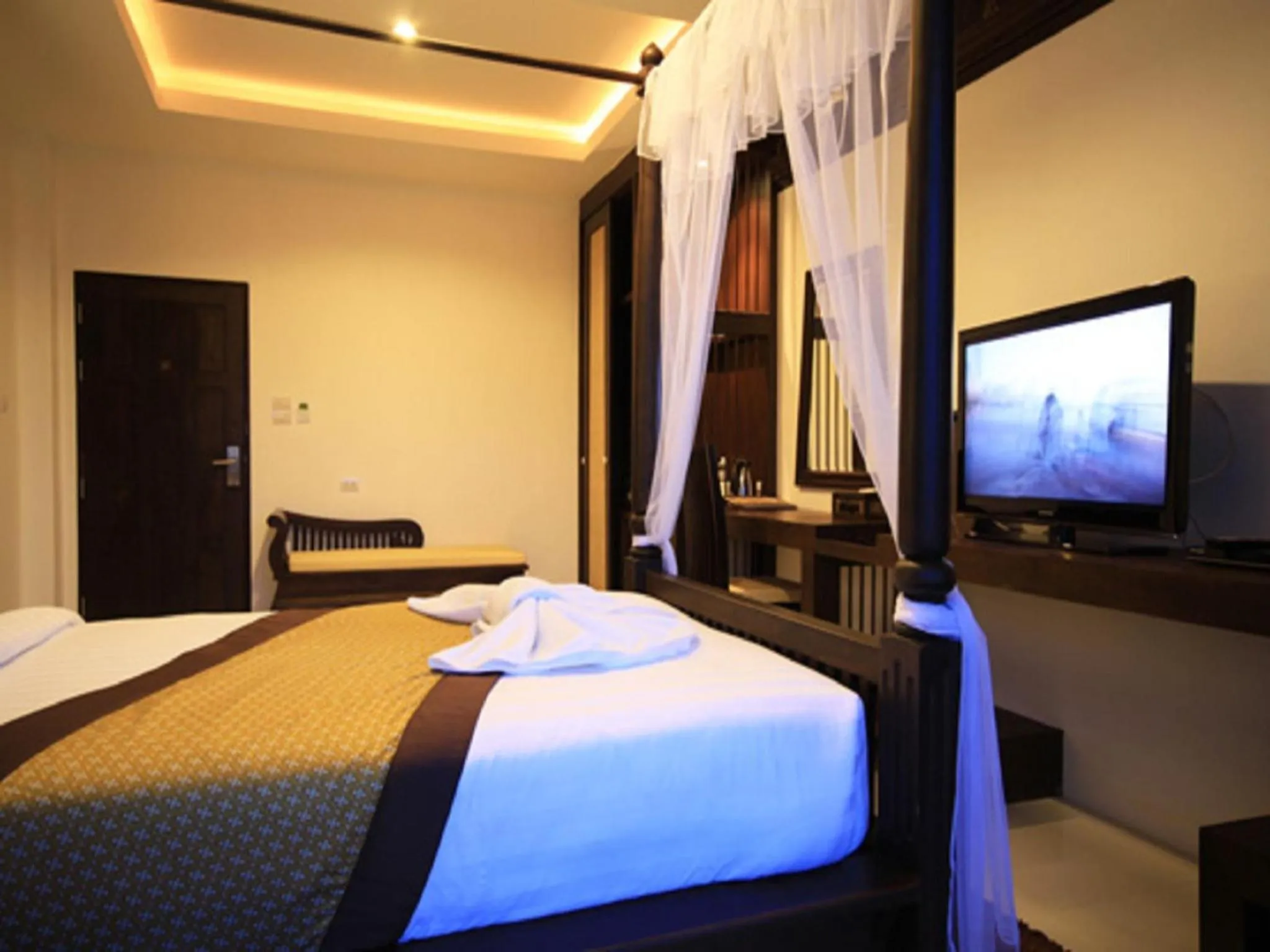 Bed in Dee Andaman Hotel