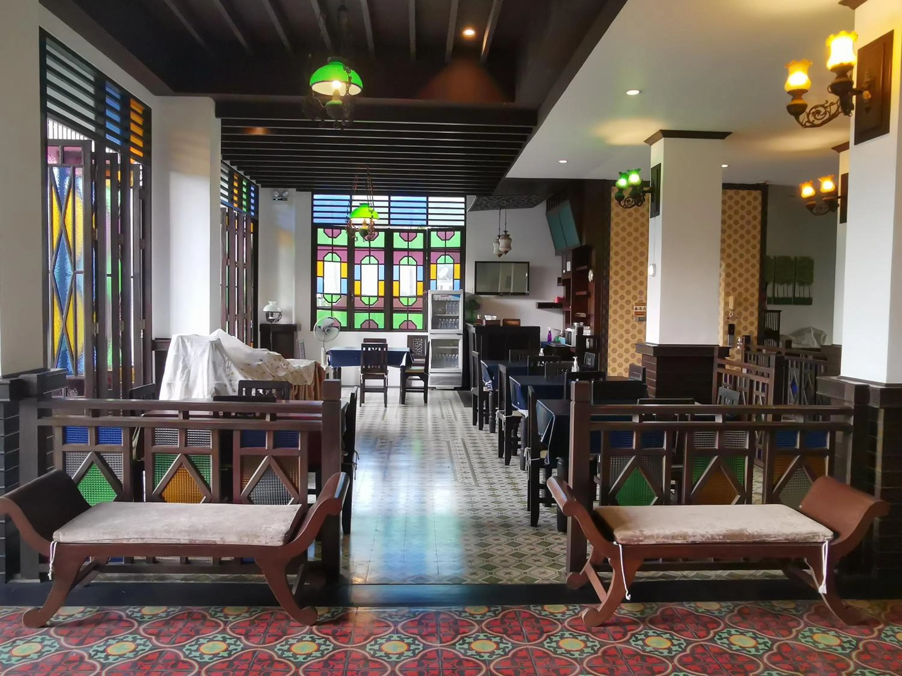 Restaurant/places to eat in Dee Andaman Hotel