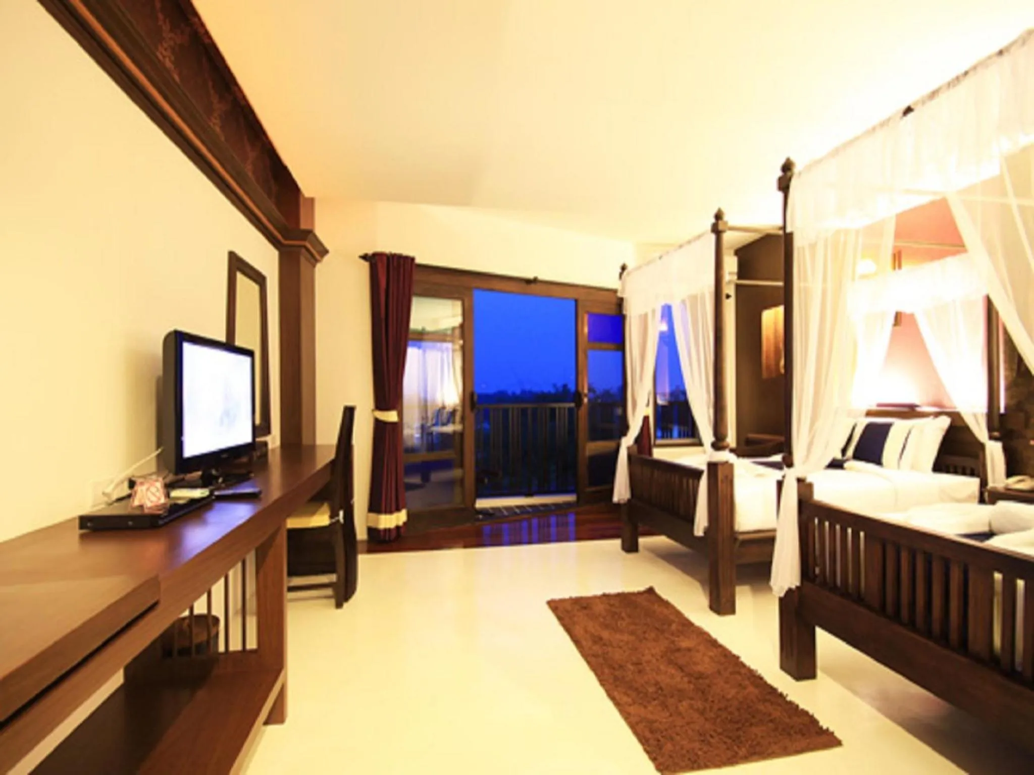 Photo of the whole room, Bed in Dee Andaman Hotel