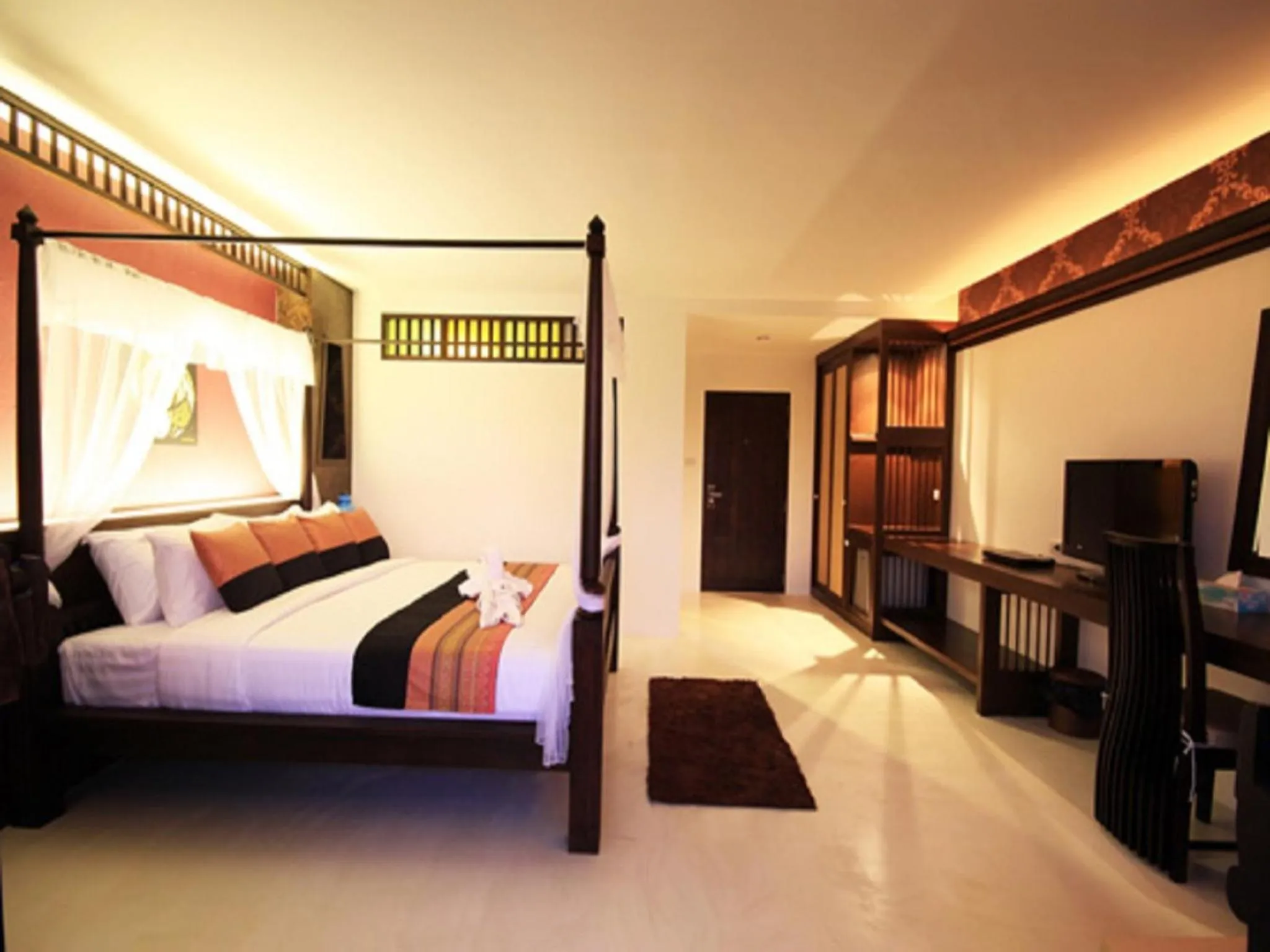 Photo of the whole room, Bed in Dee Andaman Hotel