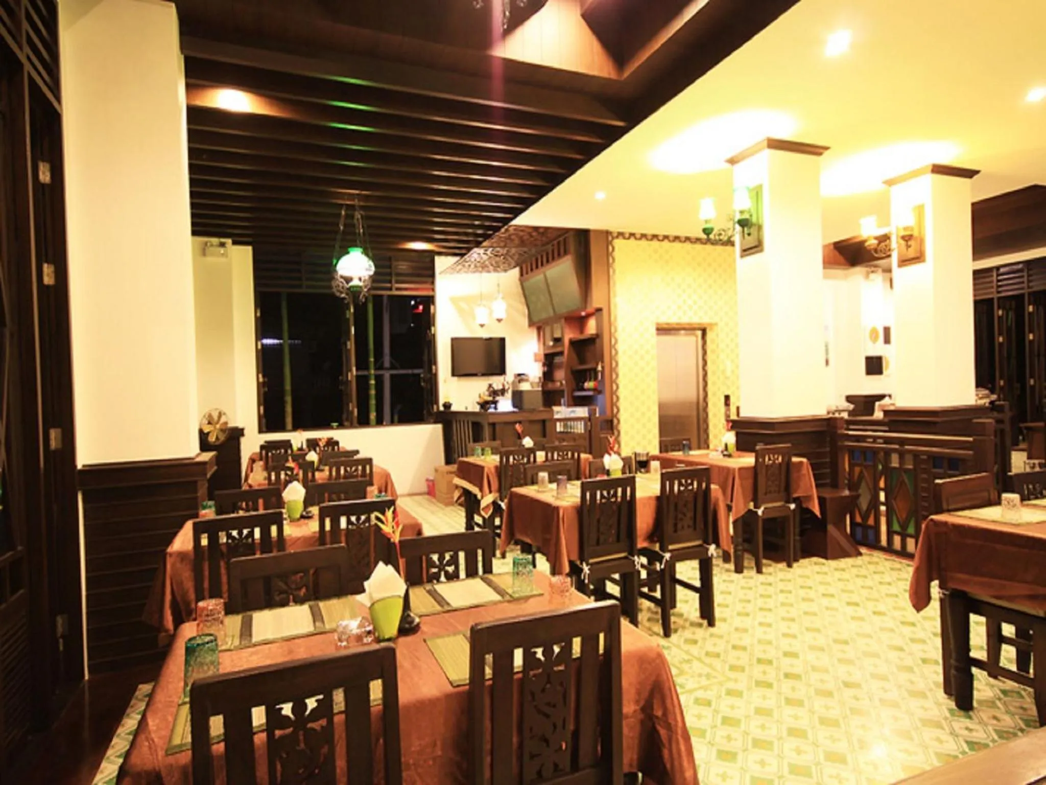 Restaurant/places to eat in Dee Andaman Hotel