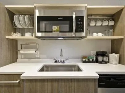 Kitchen or kitchenette in Home2 Suites By Hilton Blue Ash Cincinnati