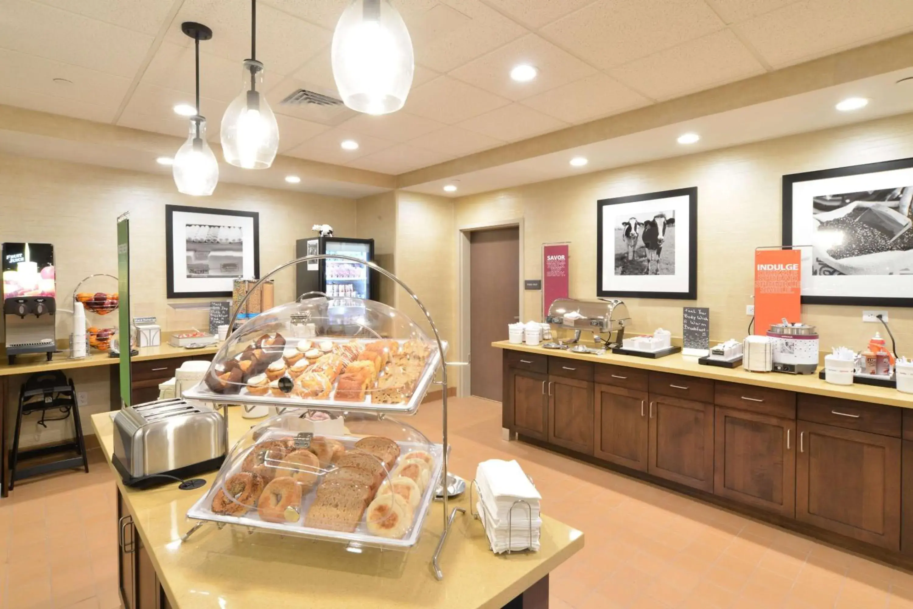 Restaurant/places to eat in Hampton Inn & Suites Menomonie-UW Stout Restaurant/places to eat in Hampton Inn & Suites Menomonie-UW Stout