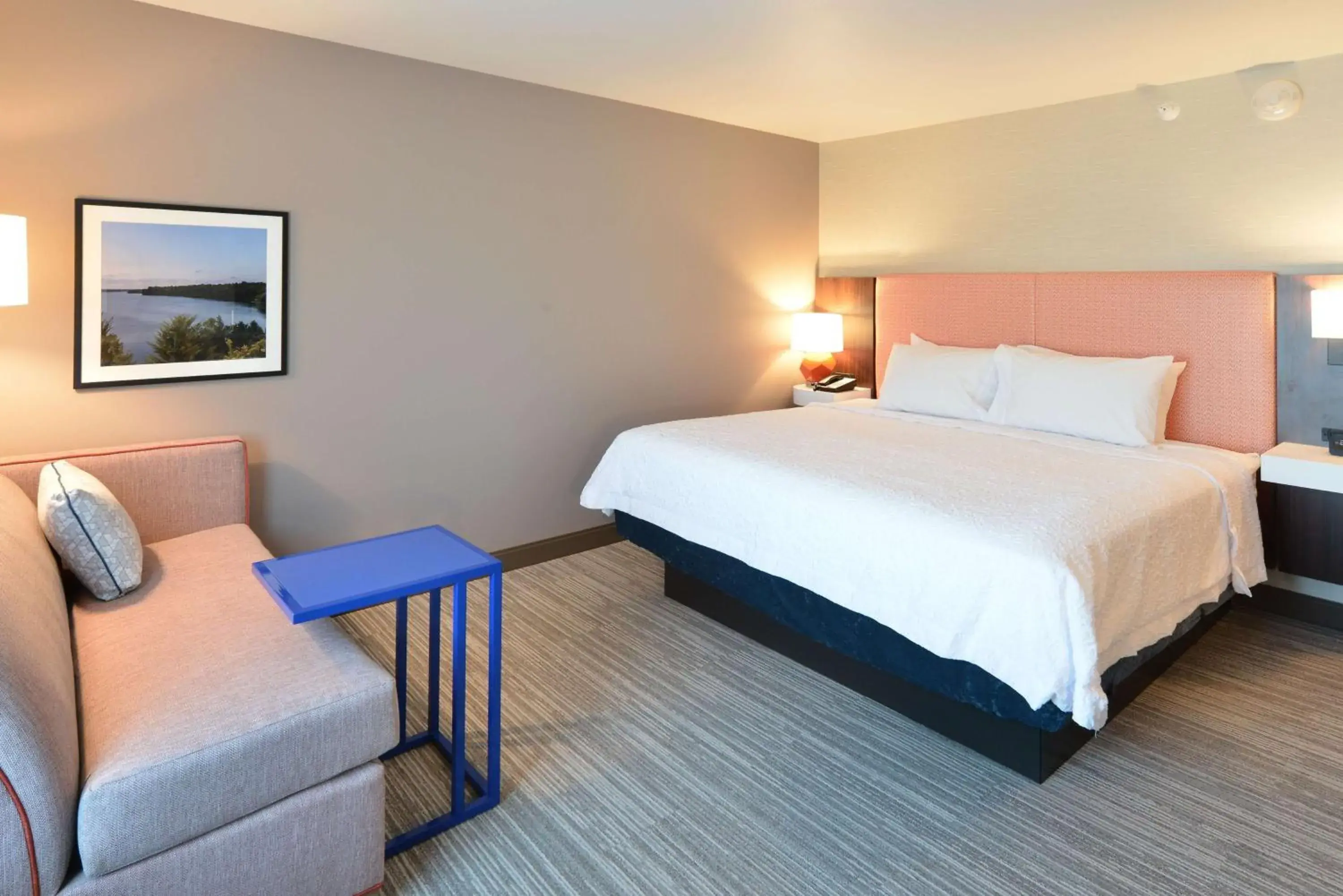 Bed in Hampton Inn & Suites Menomonie-UW Stout Bed in Hampton Inn & Suites Menomonie-UW Stout