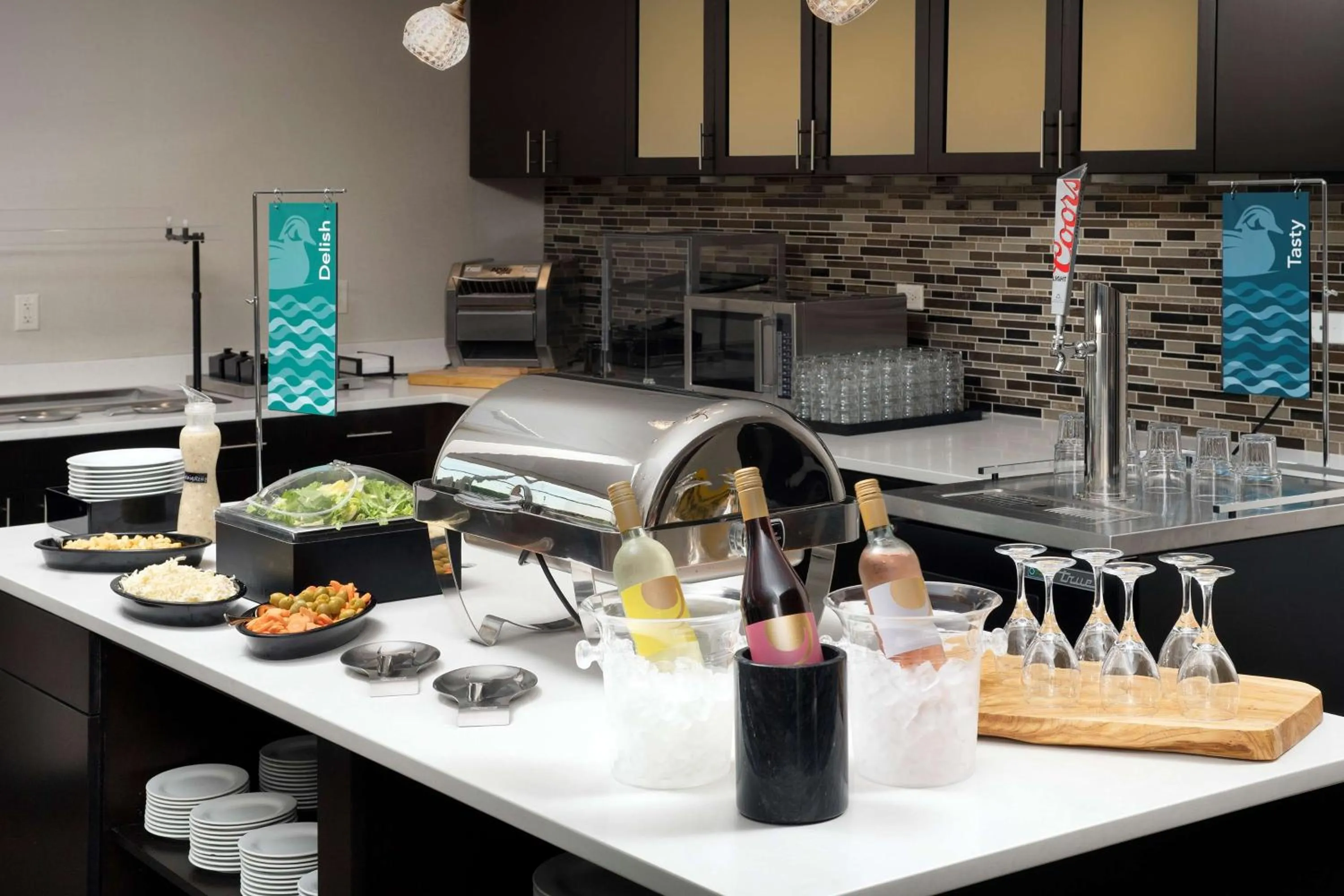 Restaurant/places to eat in Homewood Suites By Hilton Kansas City Speedway