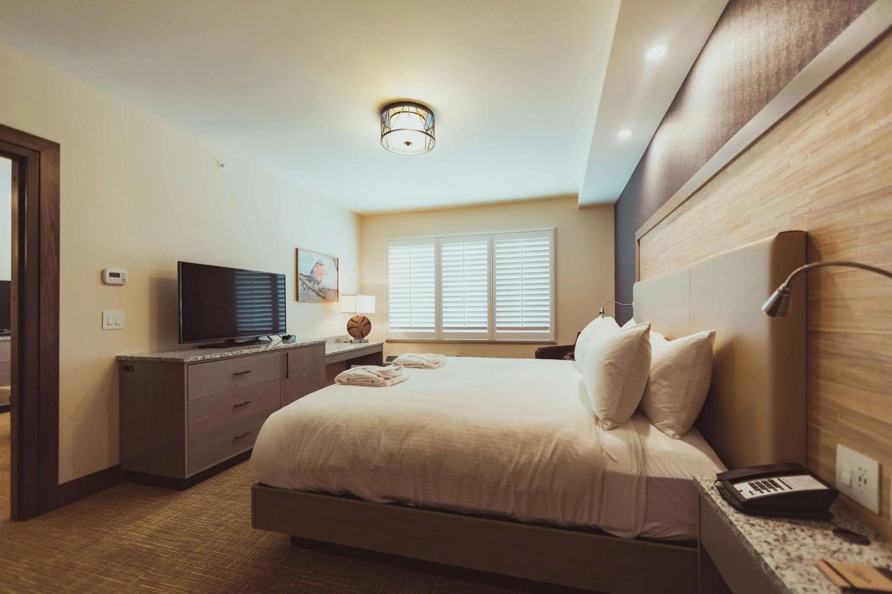 Bed in Tailwater Lodge Altmar, Tapestry Collection By Hilton