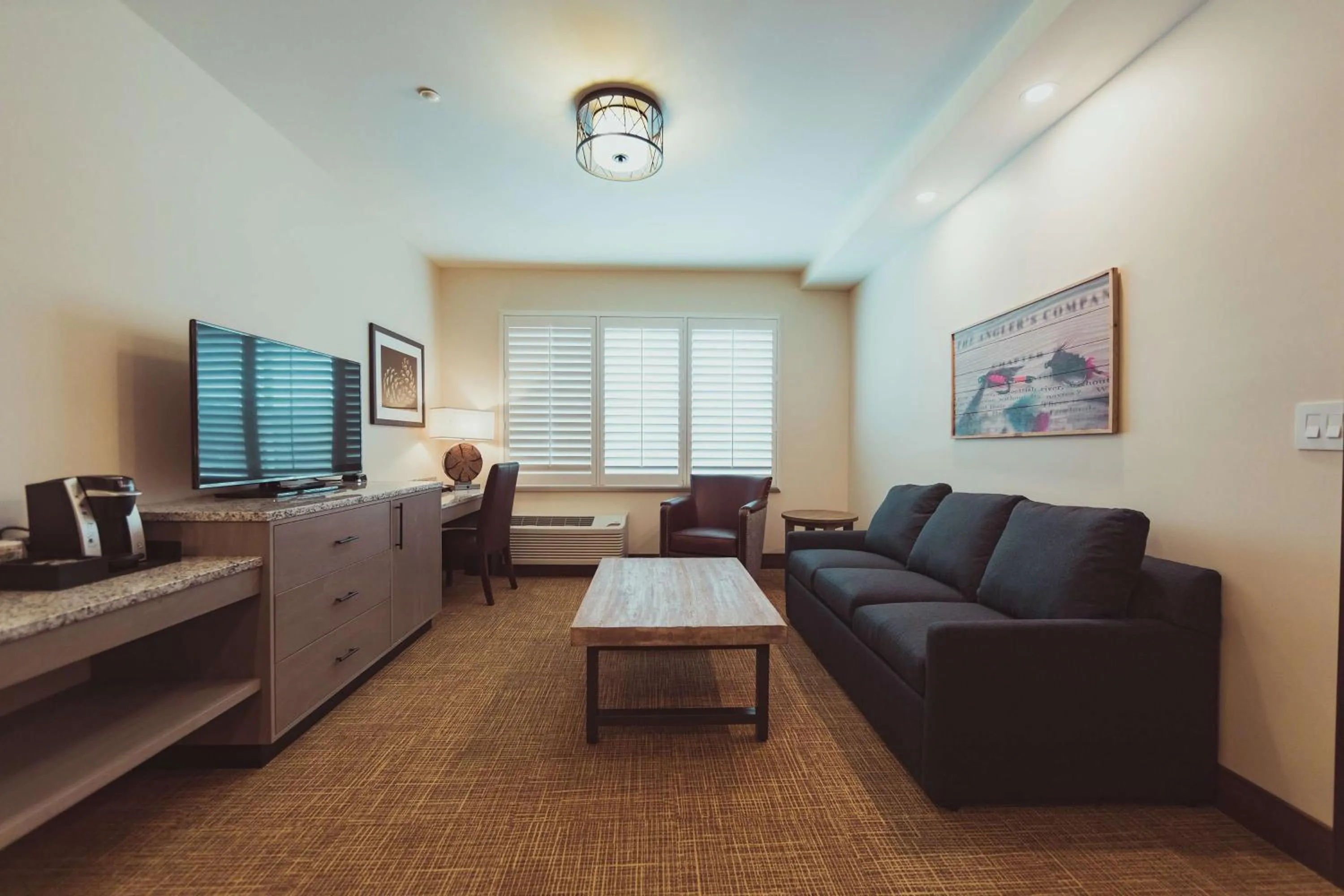 Living room in Tailwater Lodge Altmar, Tapestry Collection By Hilton