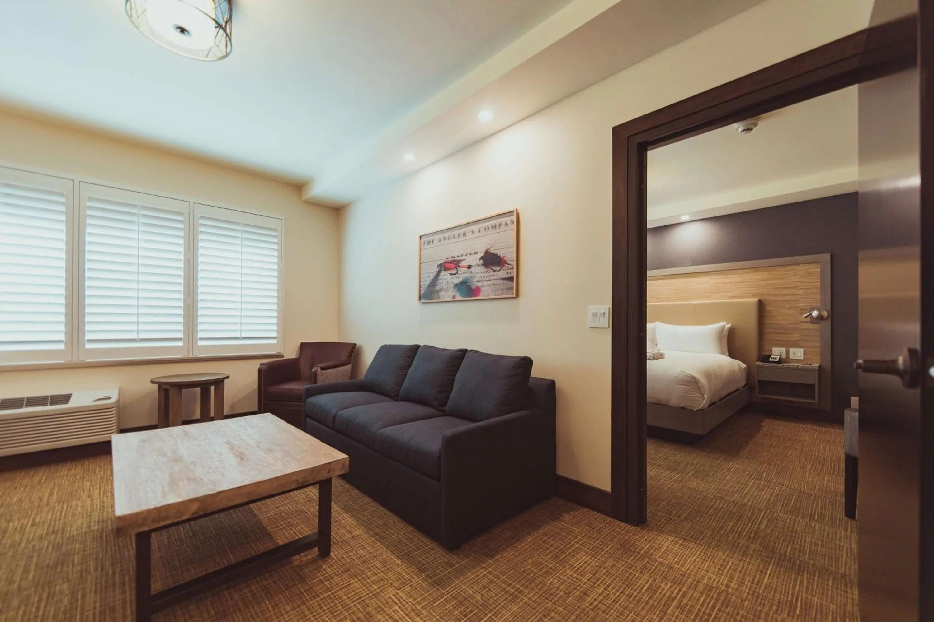 Living room, Bed in Tailwater Lodge Altmar, Tapestry Collection By Hilton