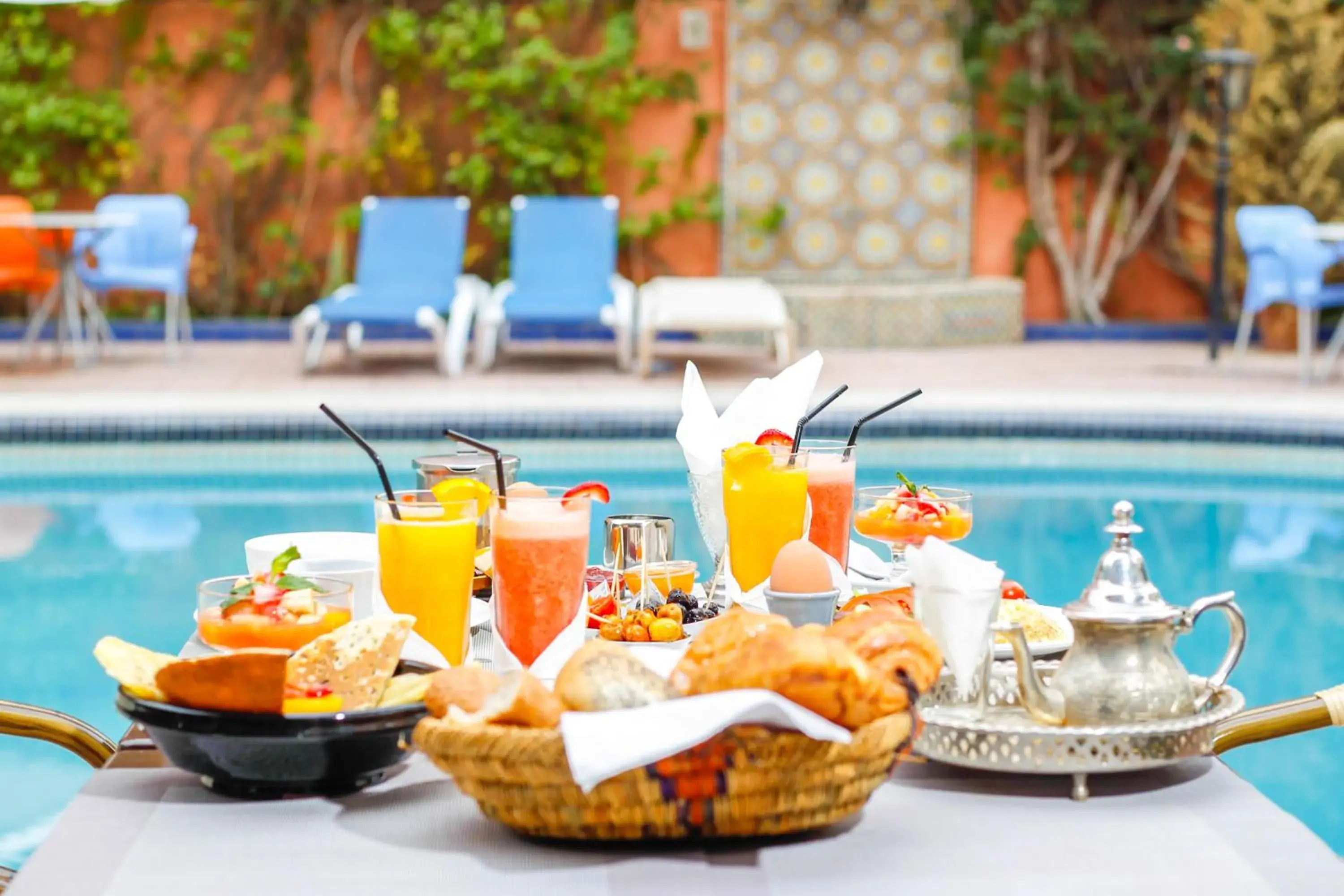 Breakfast, Swimming Pool in Résidence-hotel Ezzahia