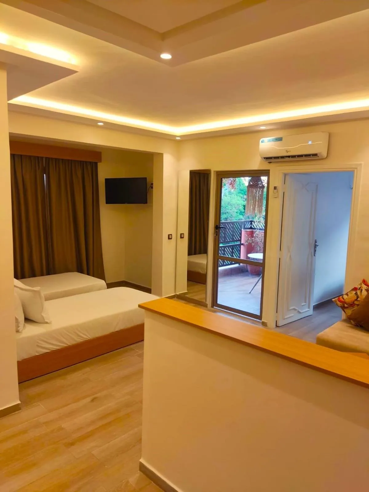 Hotel EZZAHIA by HMS