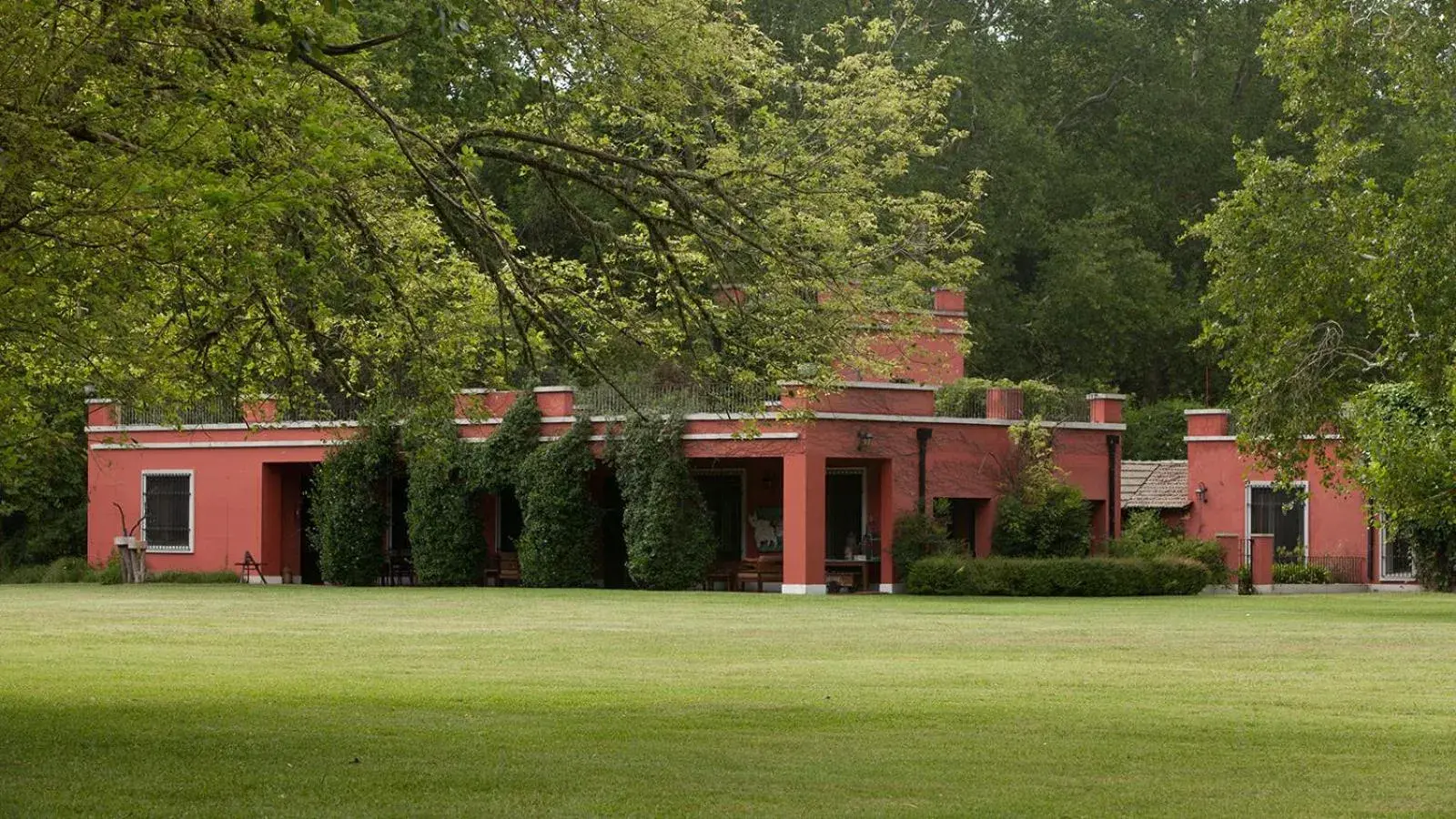 Facade/entrance in Estancia La Bandada Facade/entrance in Estancia La Bandada