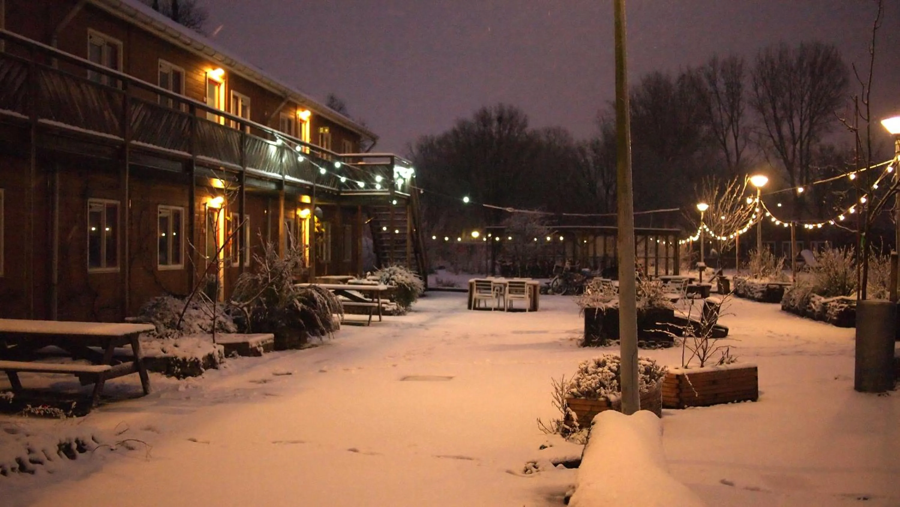 Night in Amsterdam Farm Lodge