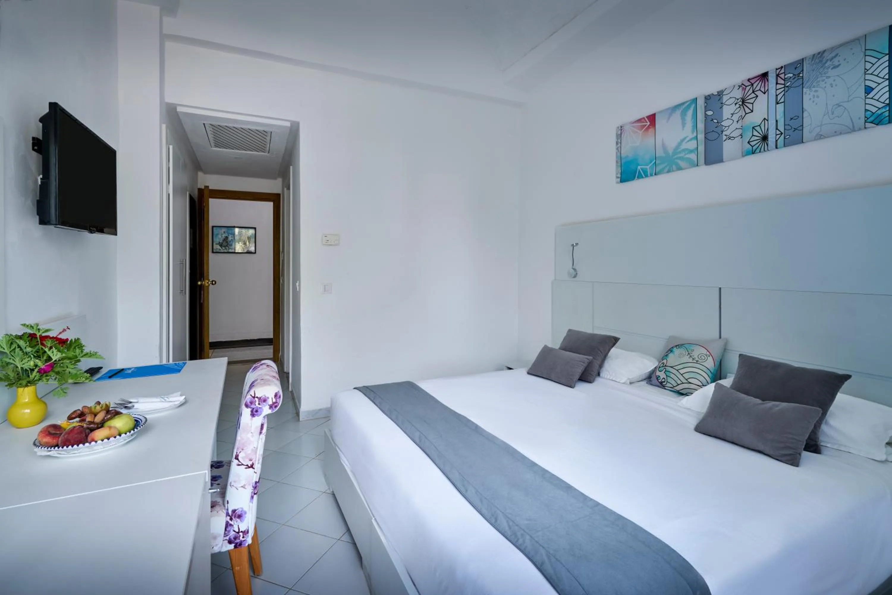 Bedroom, Bed in Hari Club Beach Resort