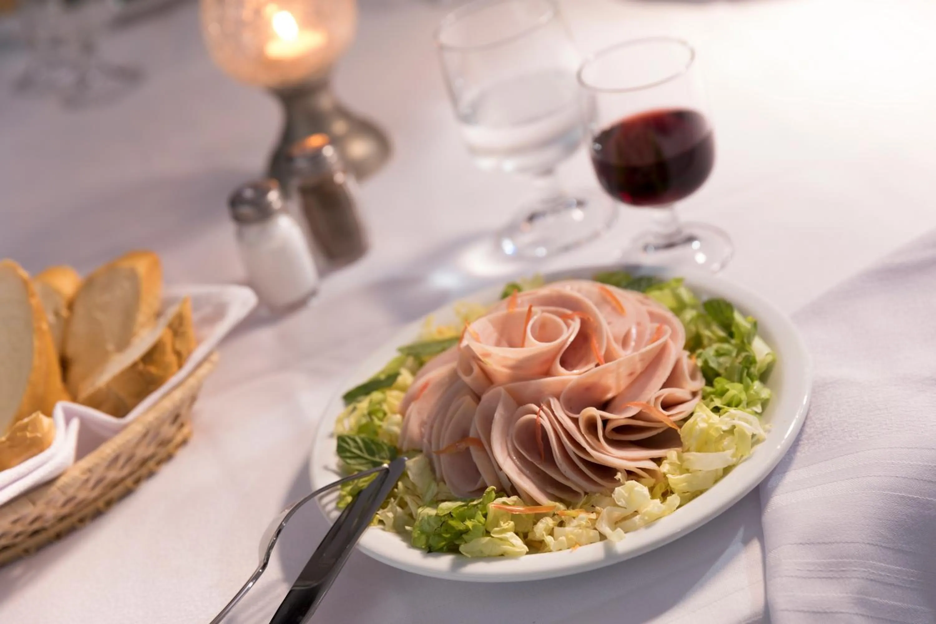 Meals in Hari Club Beach Resort