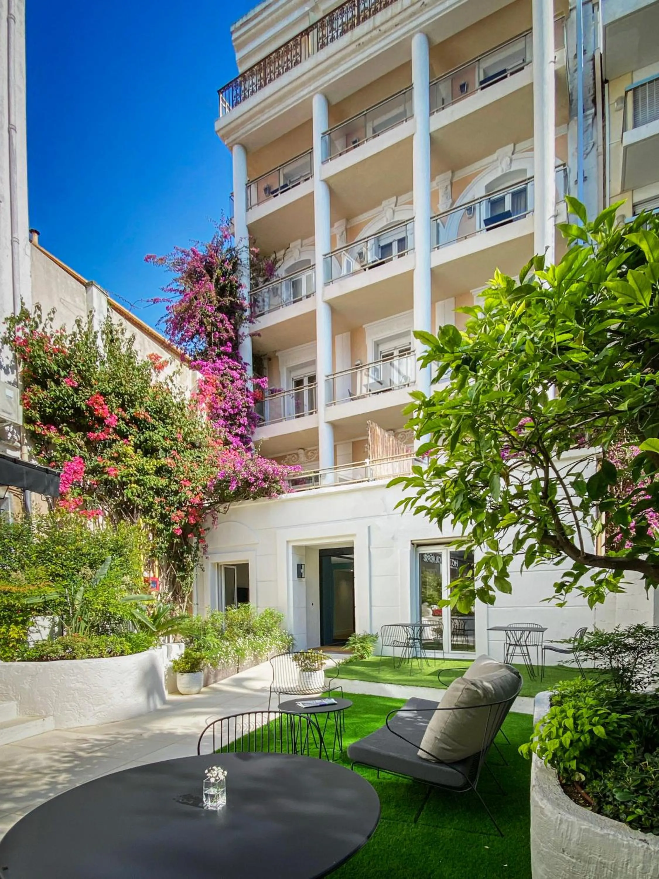 Facade/entrance in Hotel Molière