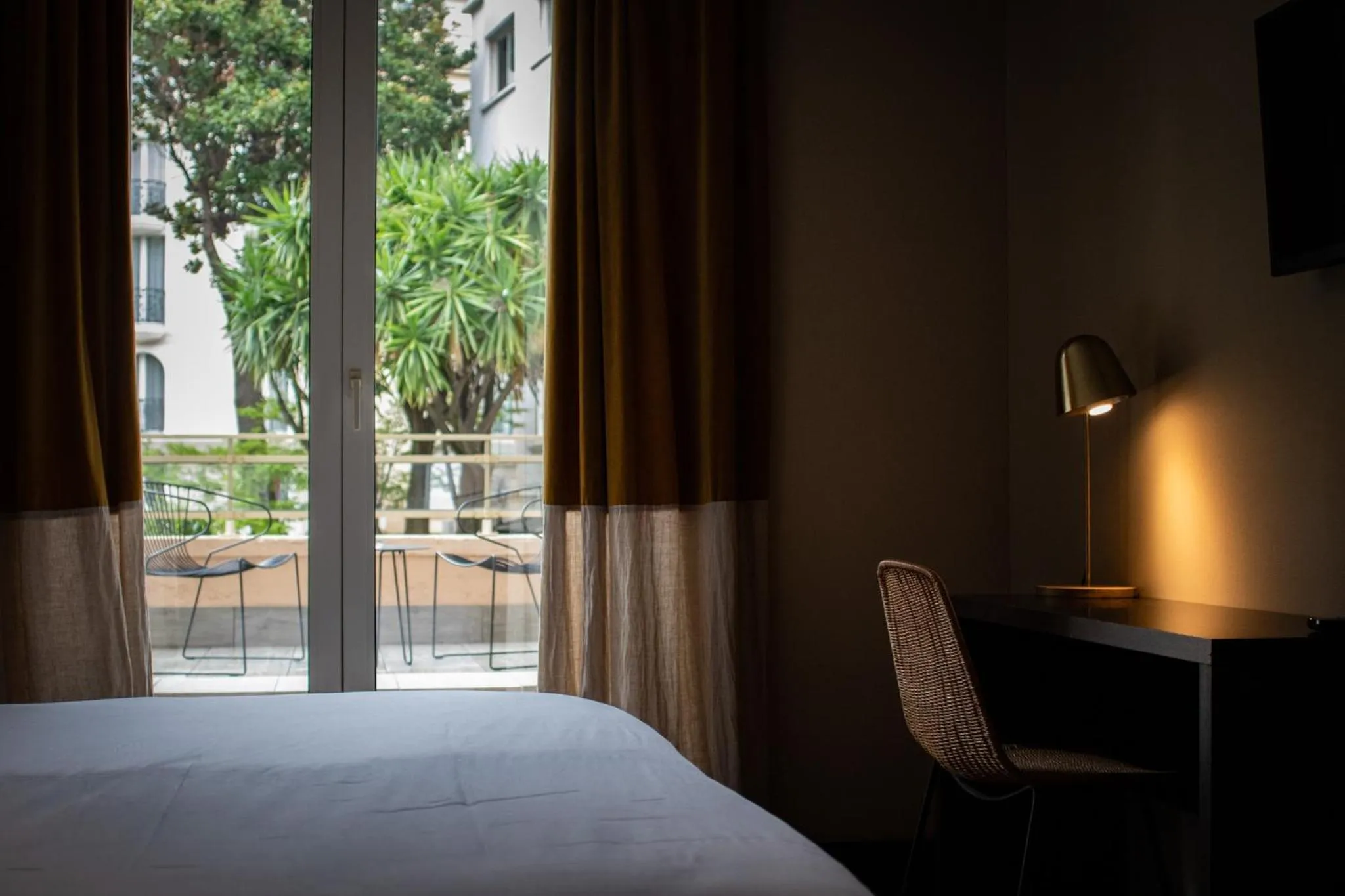 Bedroom, Bed in Hotel Molière