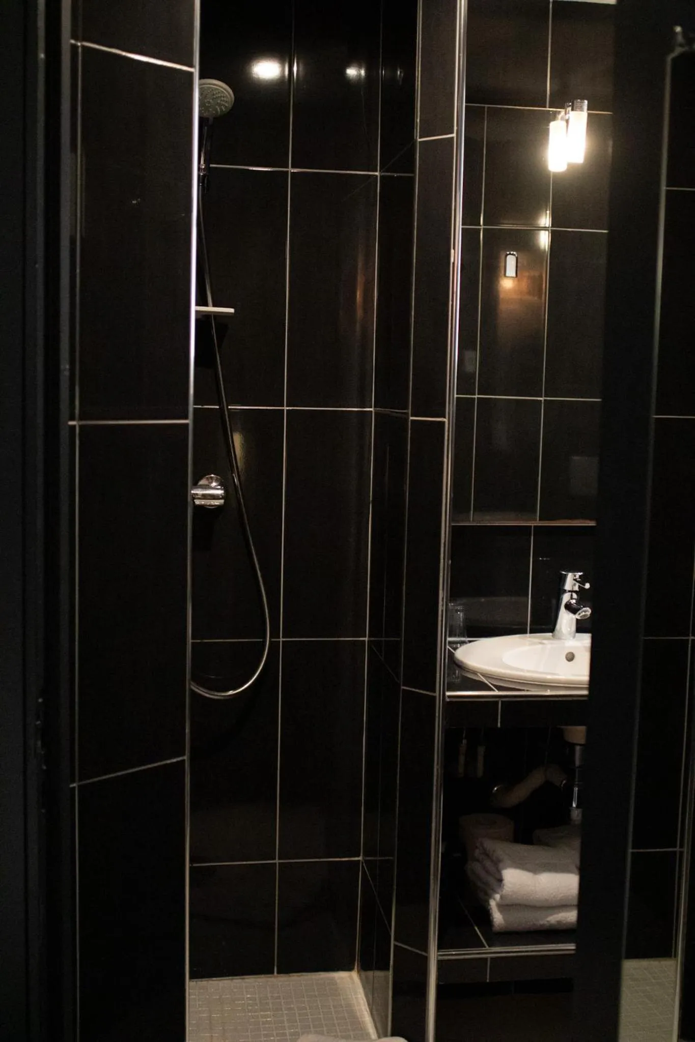 Bathroom in Hotel Molière