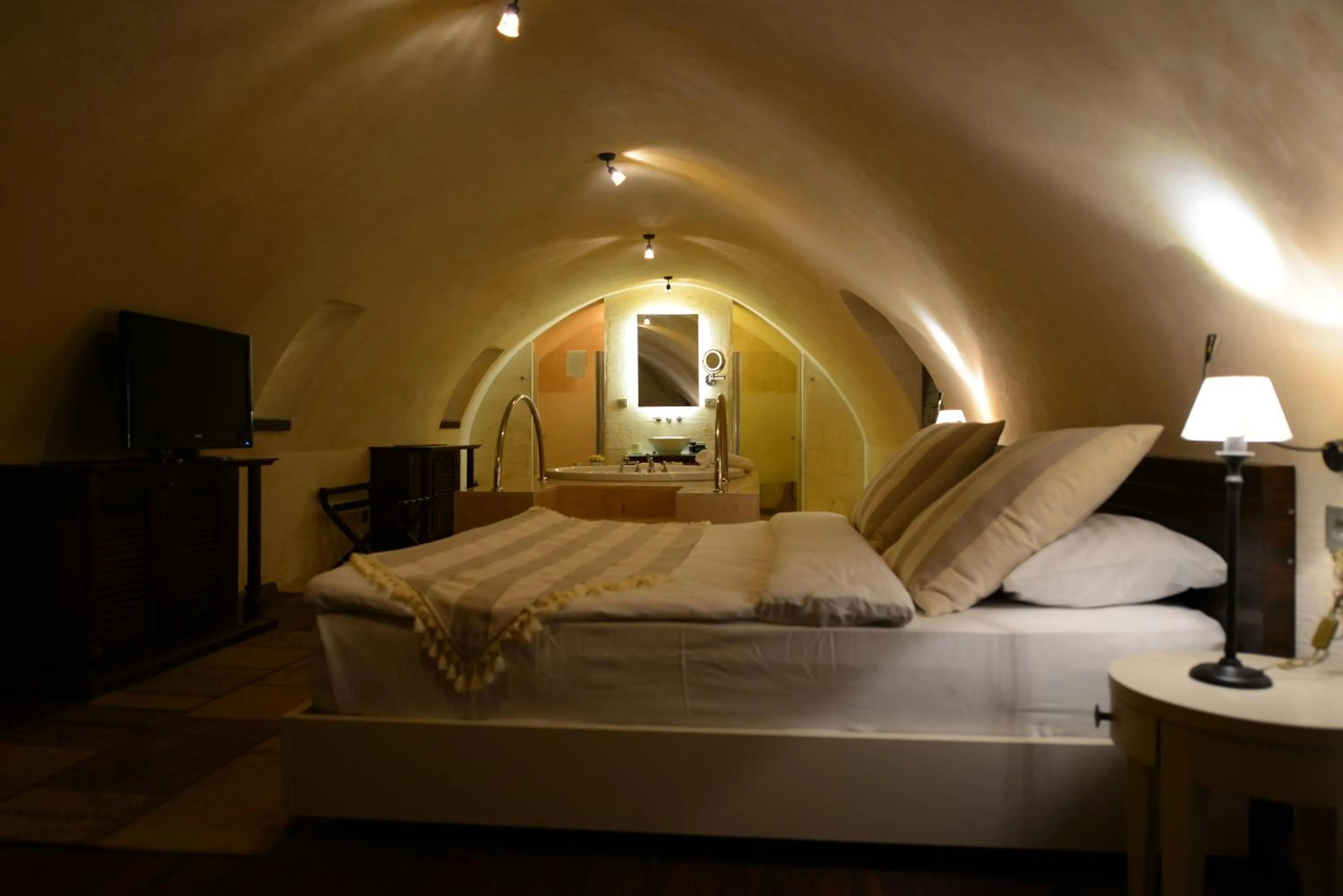 Toilet in Shmayaa Hotel